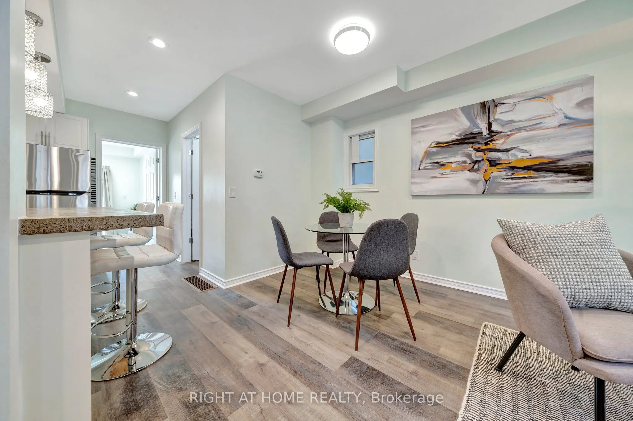 228 Mary Street, #Main