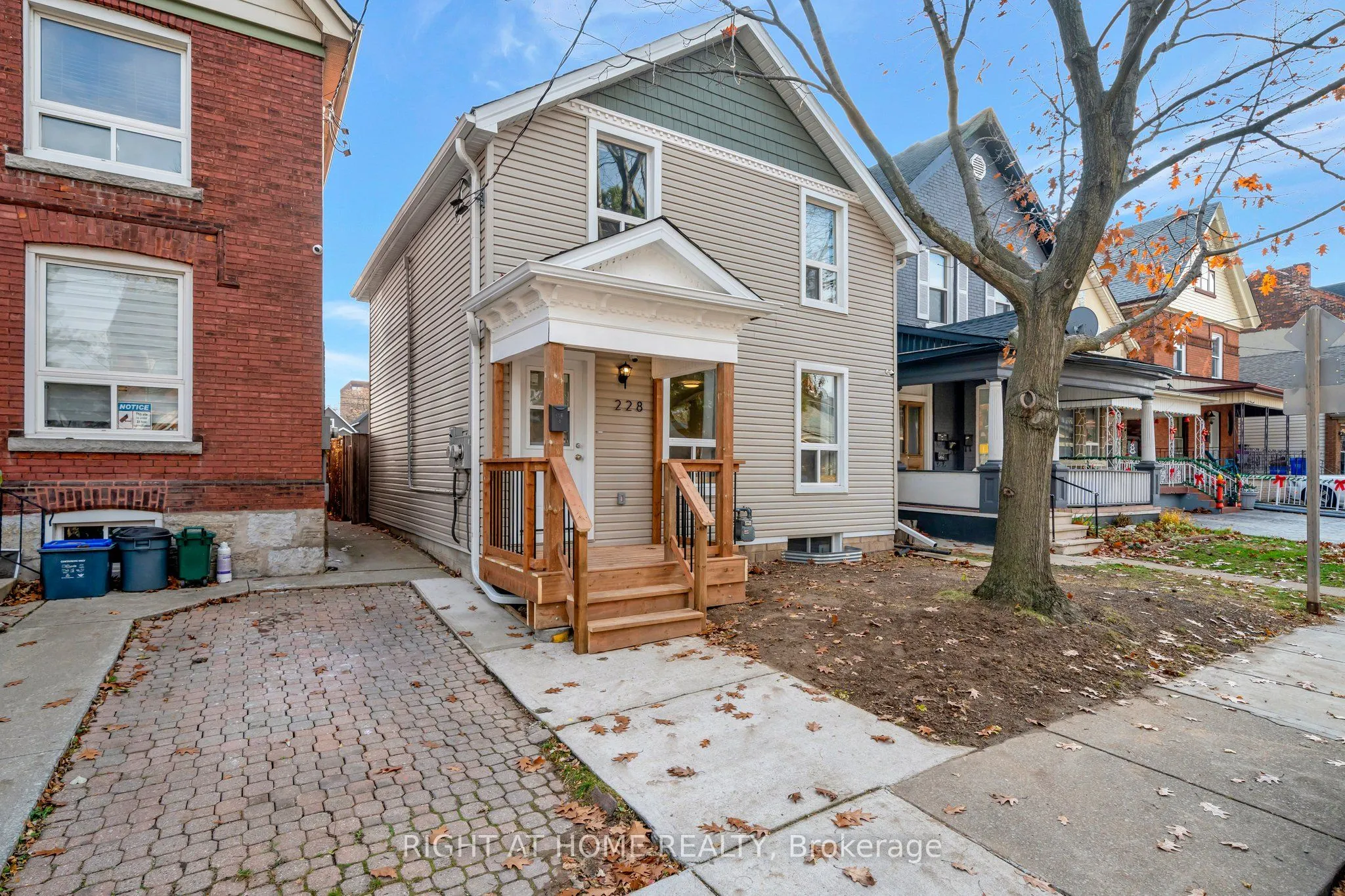 228 Mary Street, #Main
