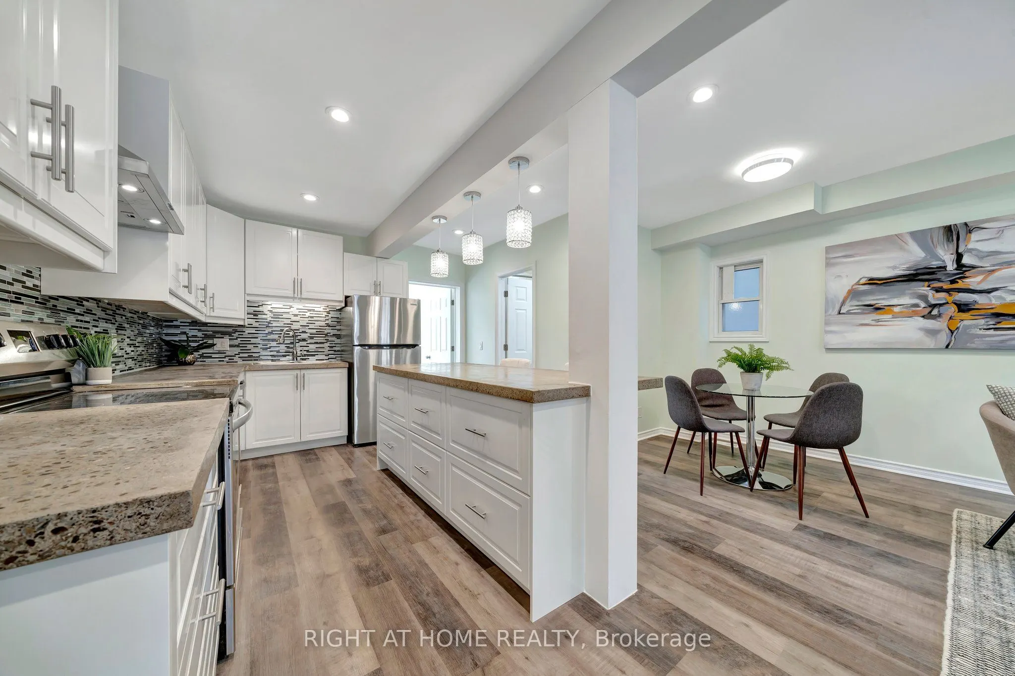 228 Mary Street, #Main