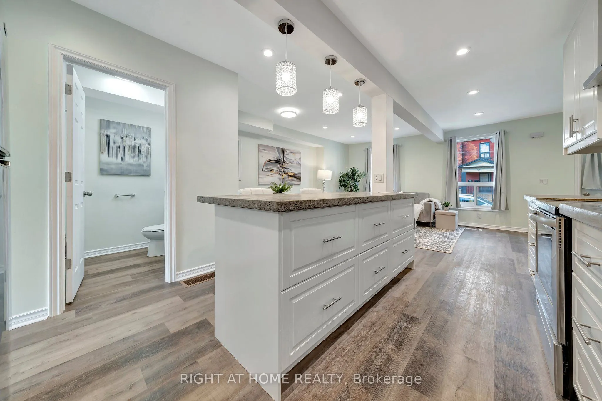 228 Mary Street, #Main