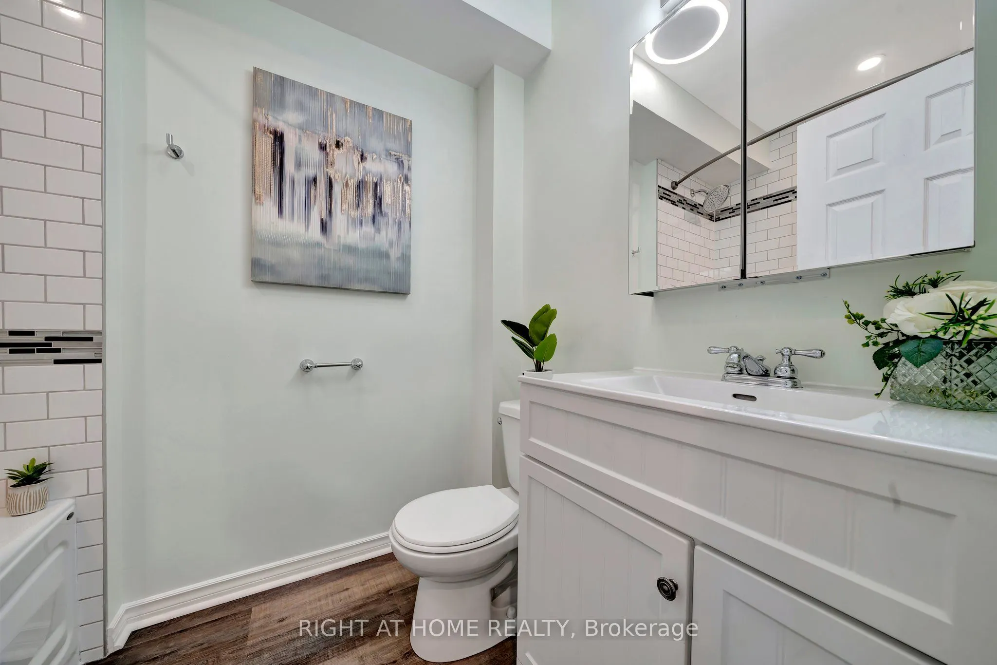 228 Mary Street, #Main