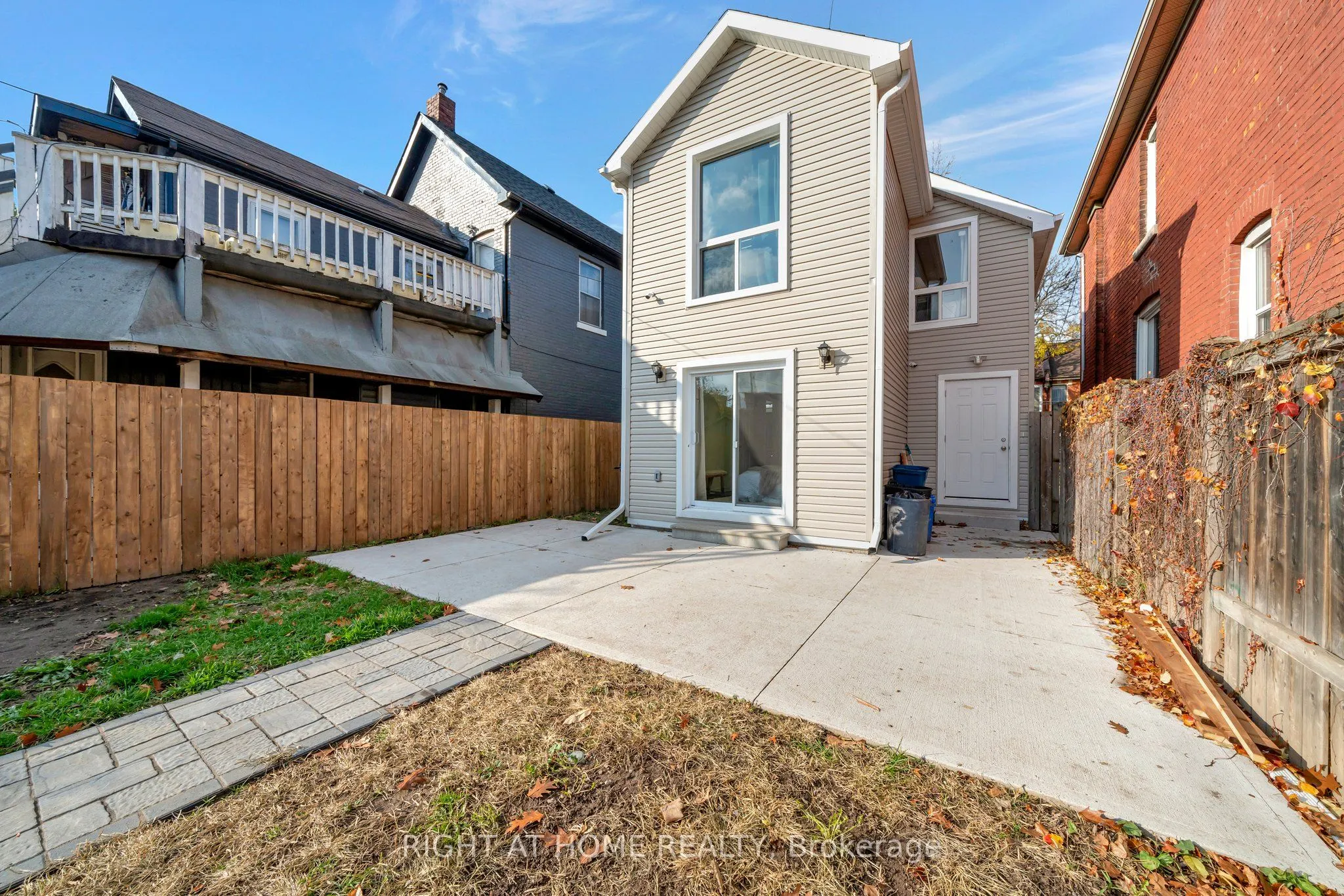 228 Mary Street, #Main
