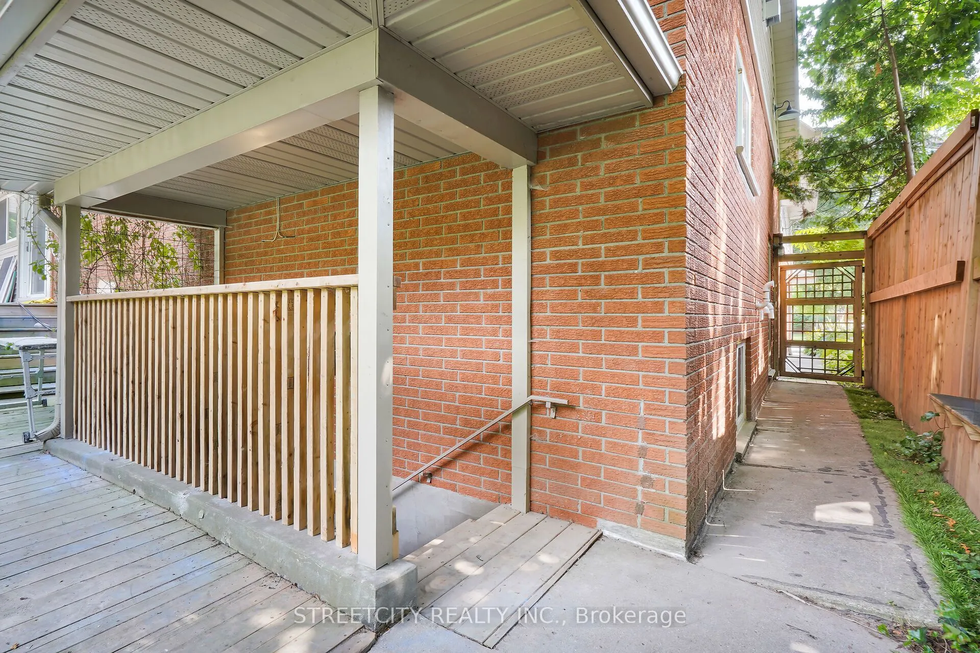 15 CAMDEN Road
