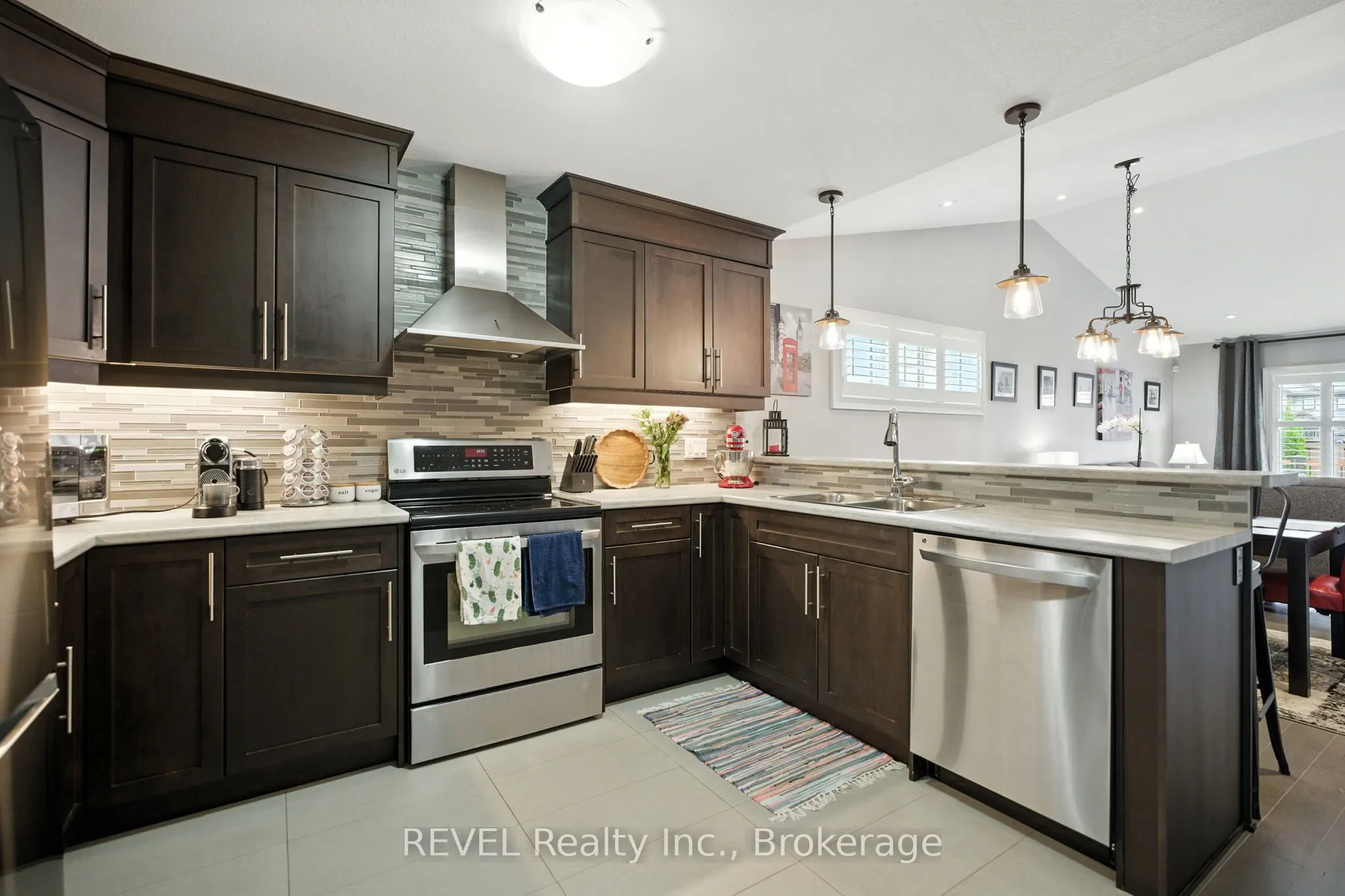 6283 Dores Drive
