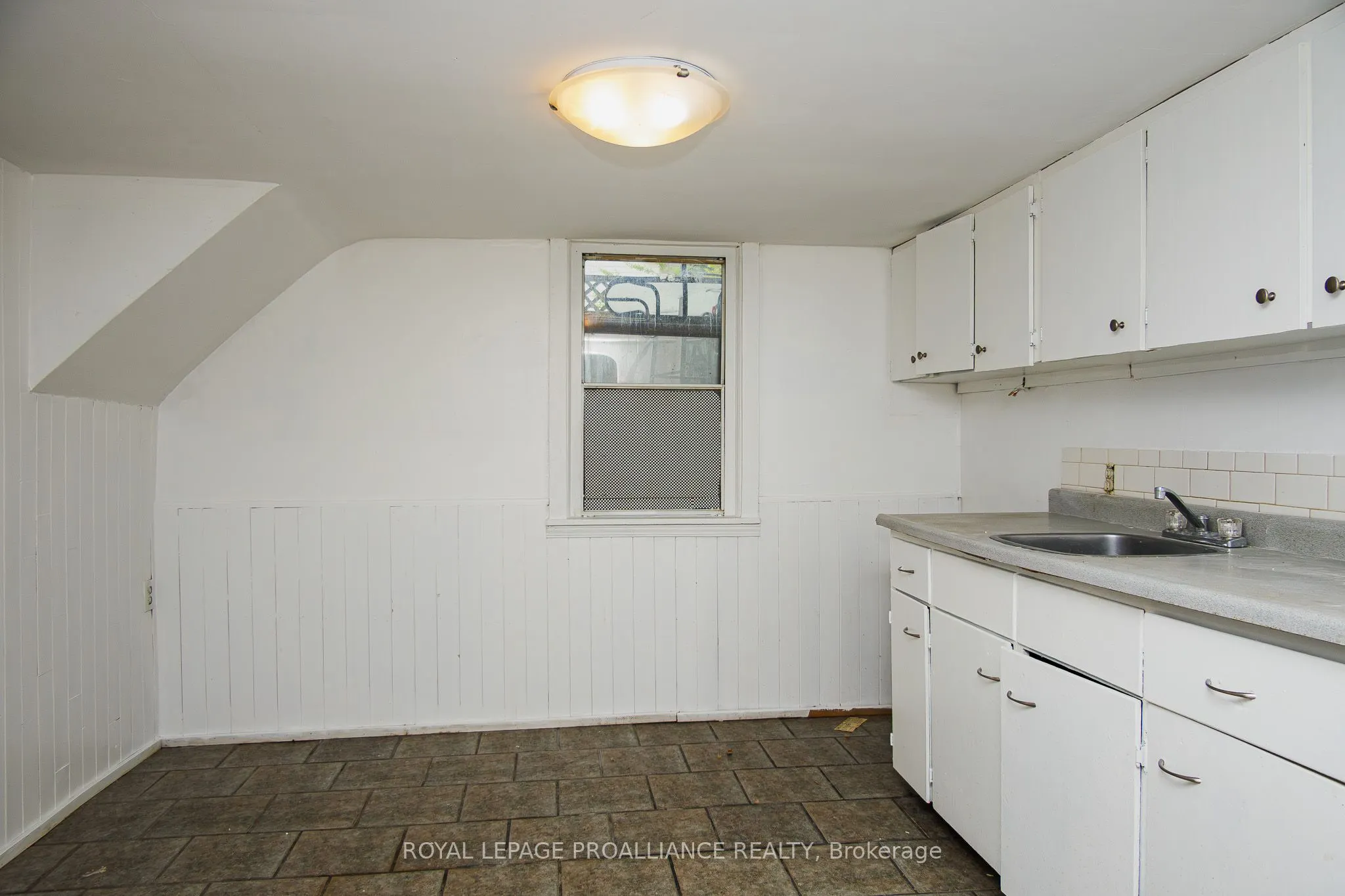 83 Lorne Avenue, #B