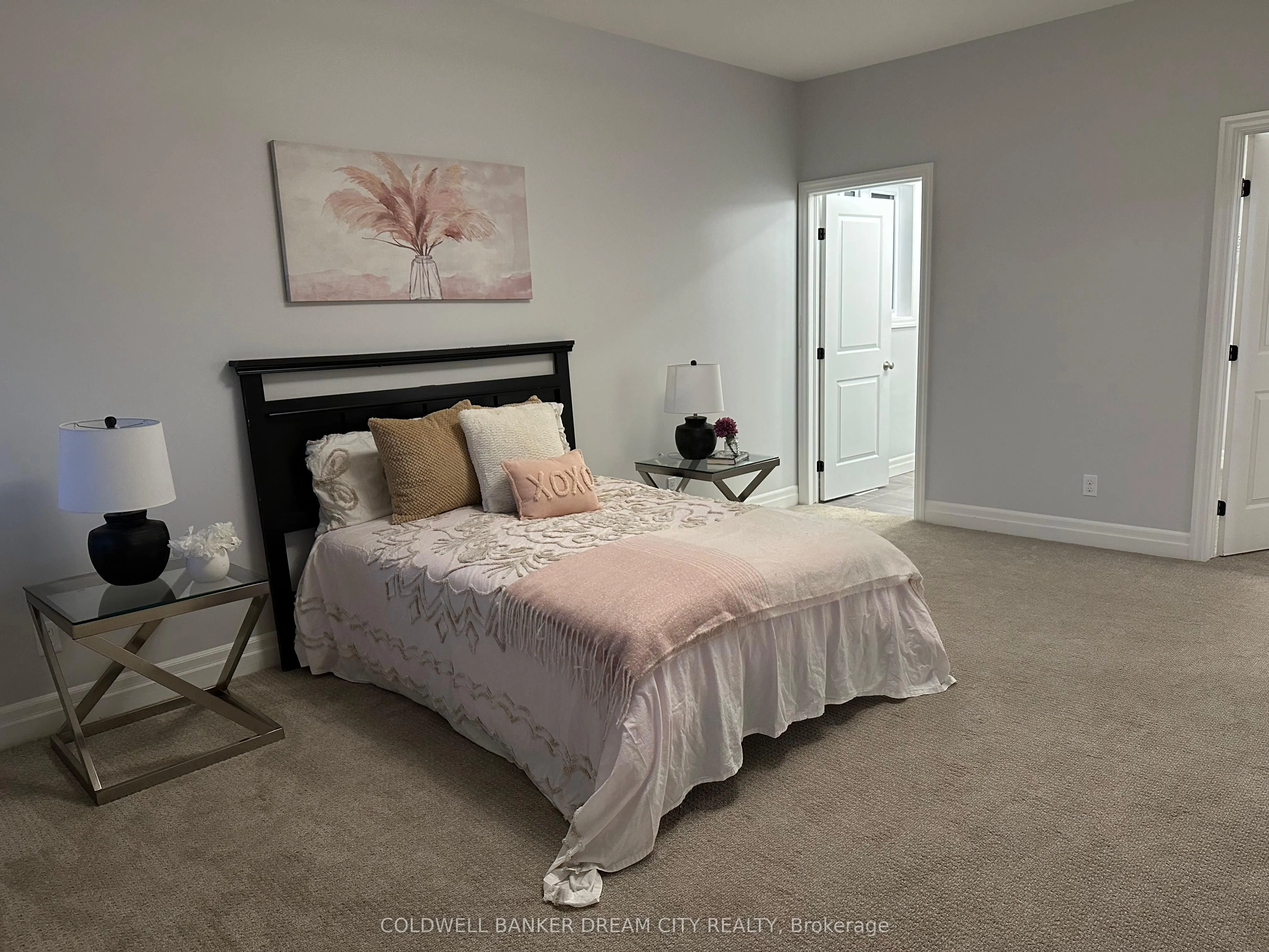 28 MATHEOS Crescent