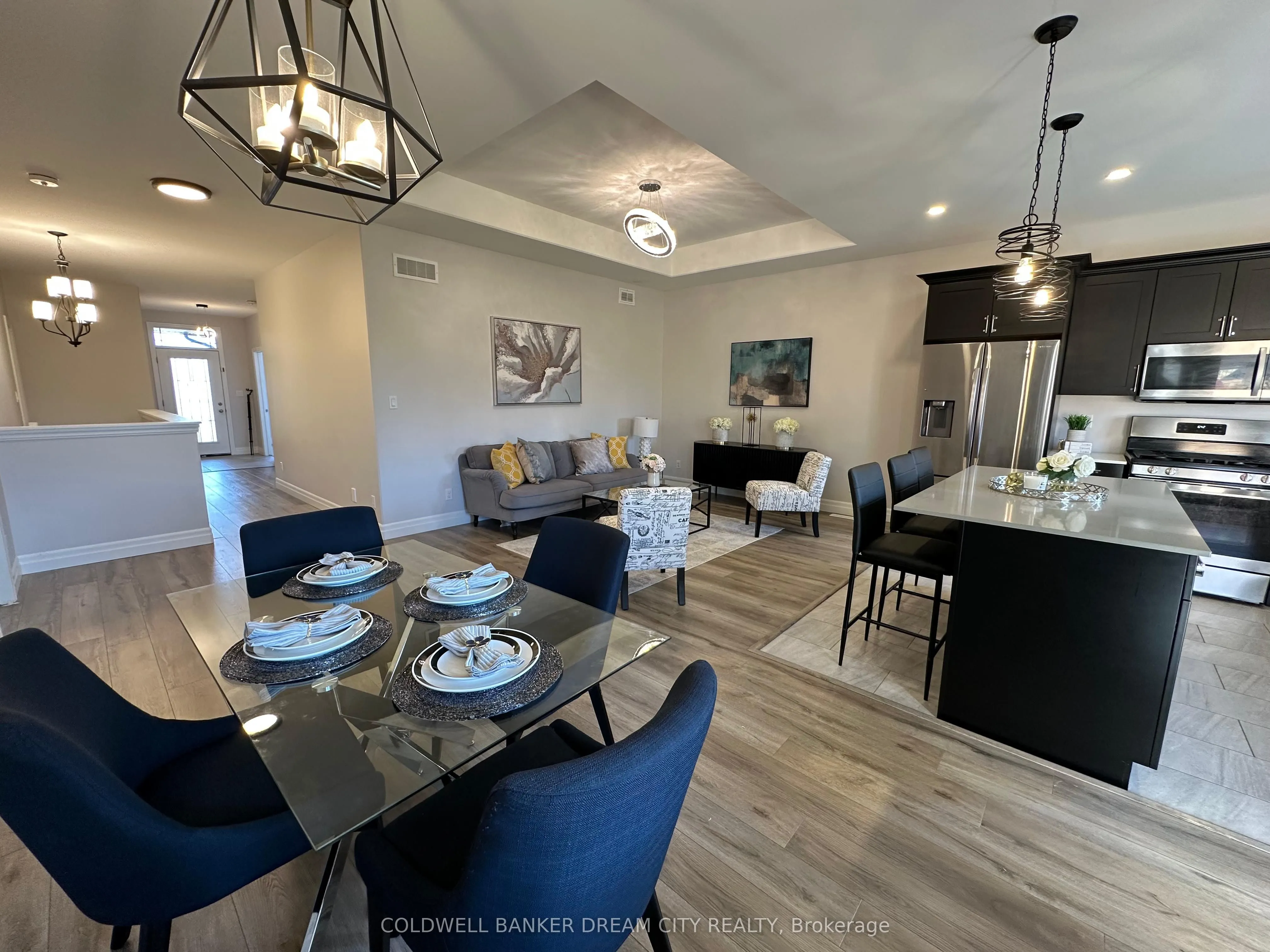28 MATHEOS Crescent