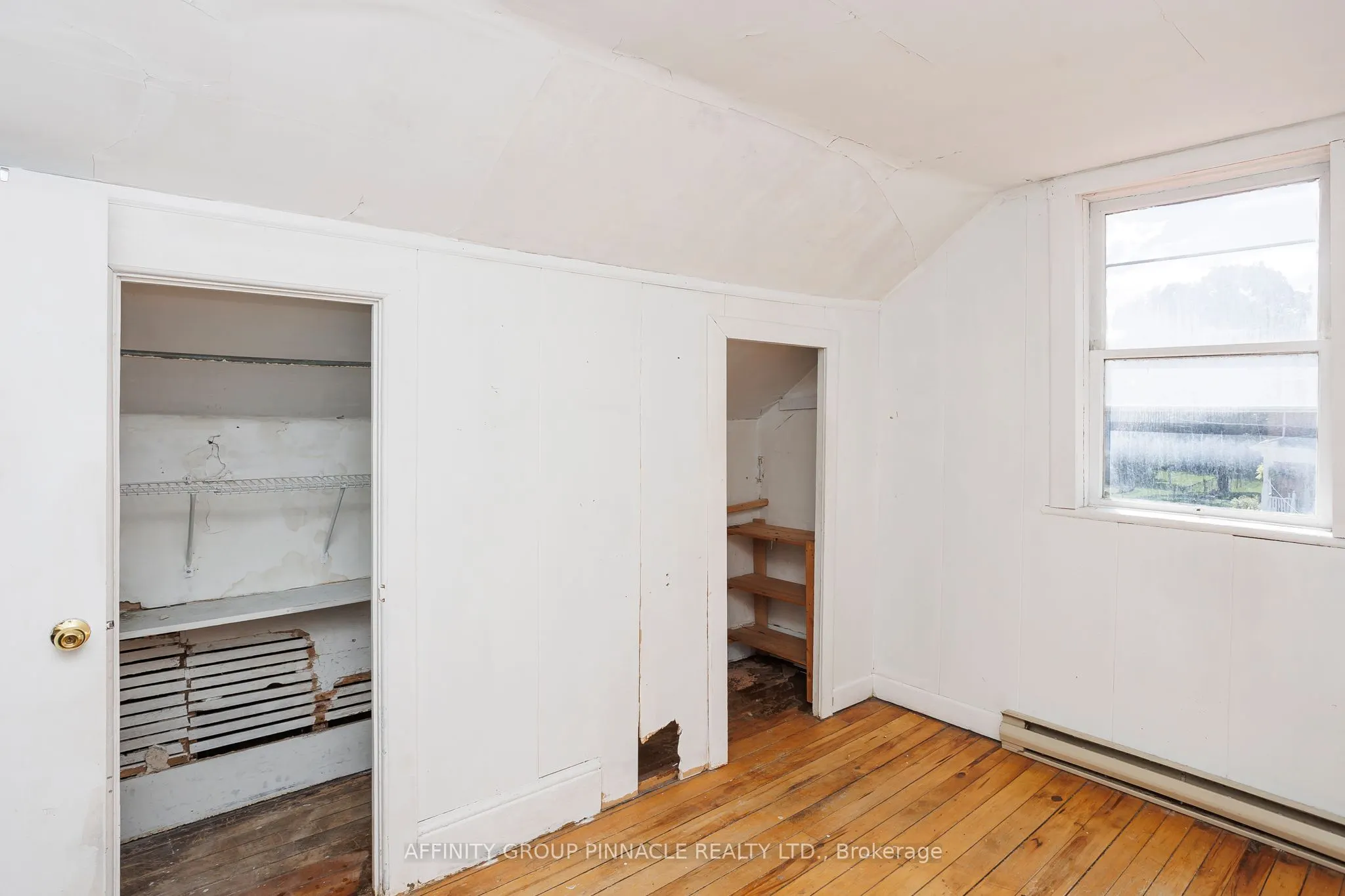 106 Russell Street W