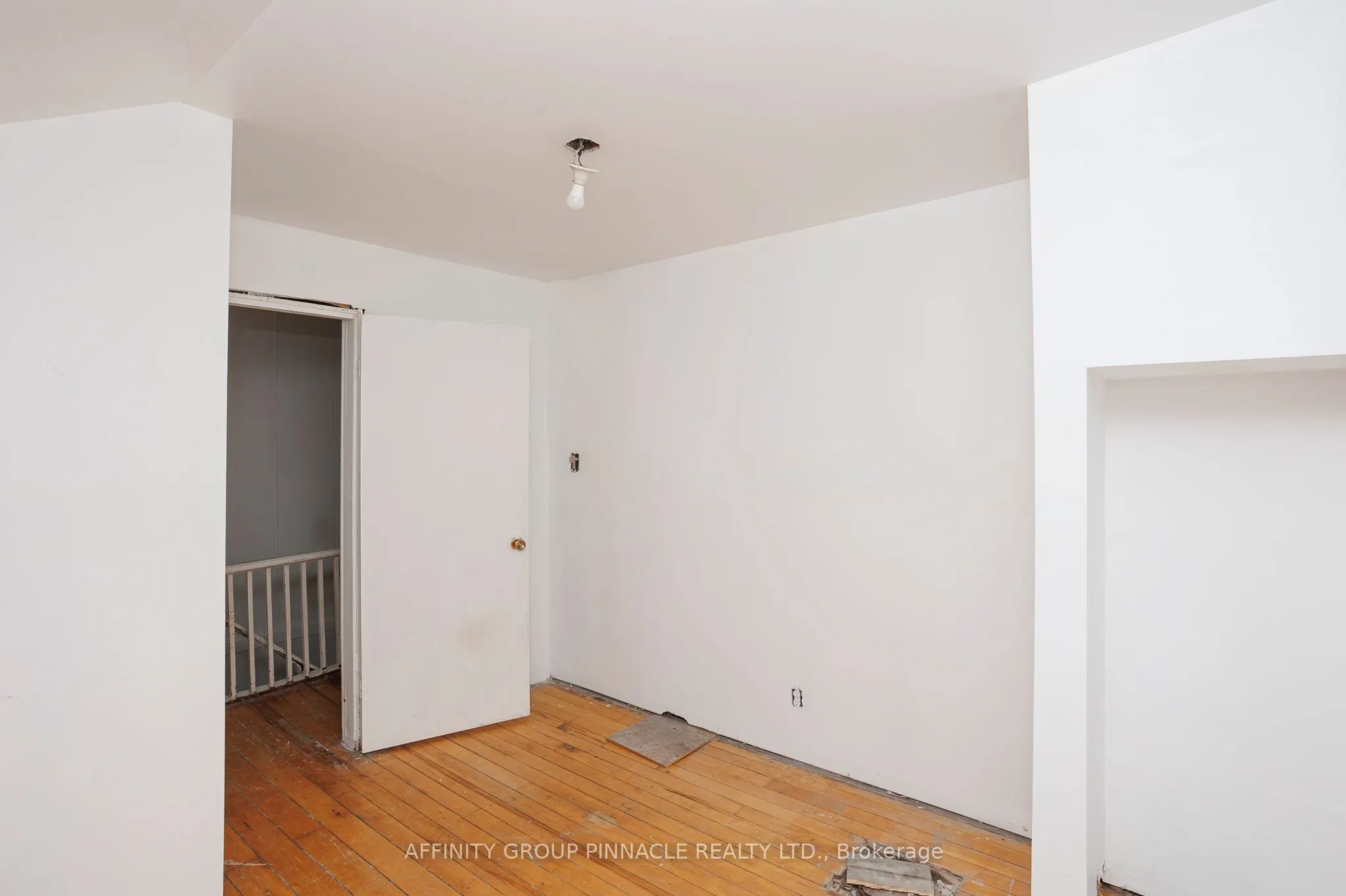 106 Russell Street W