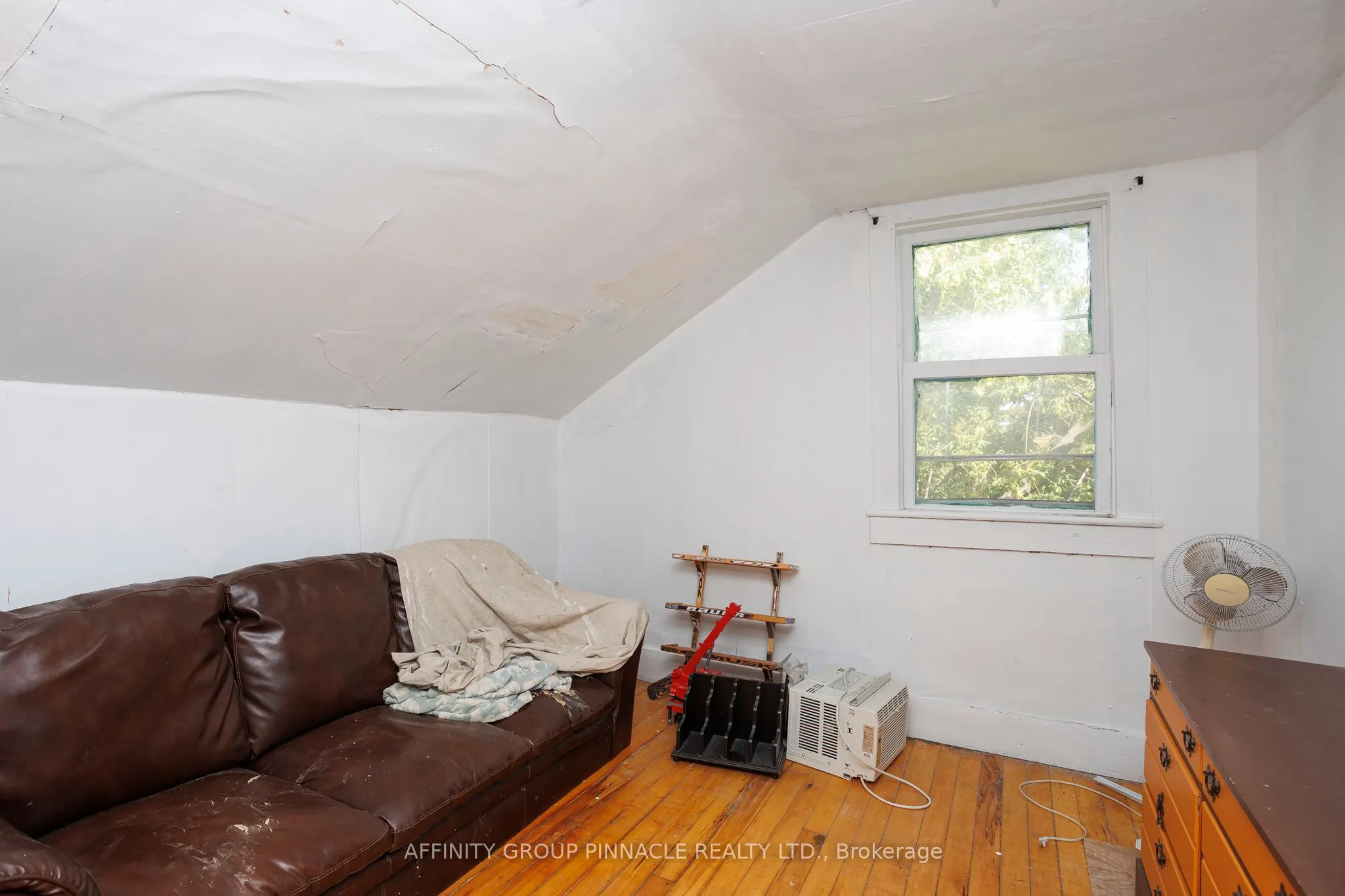 106 Russell Street W