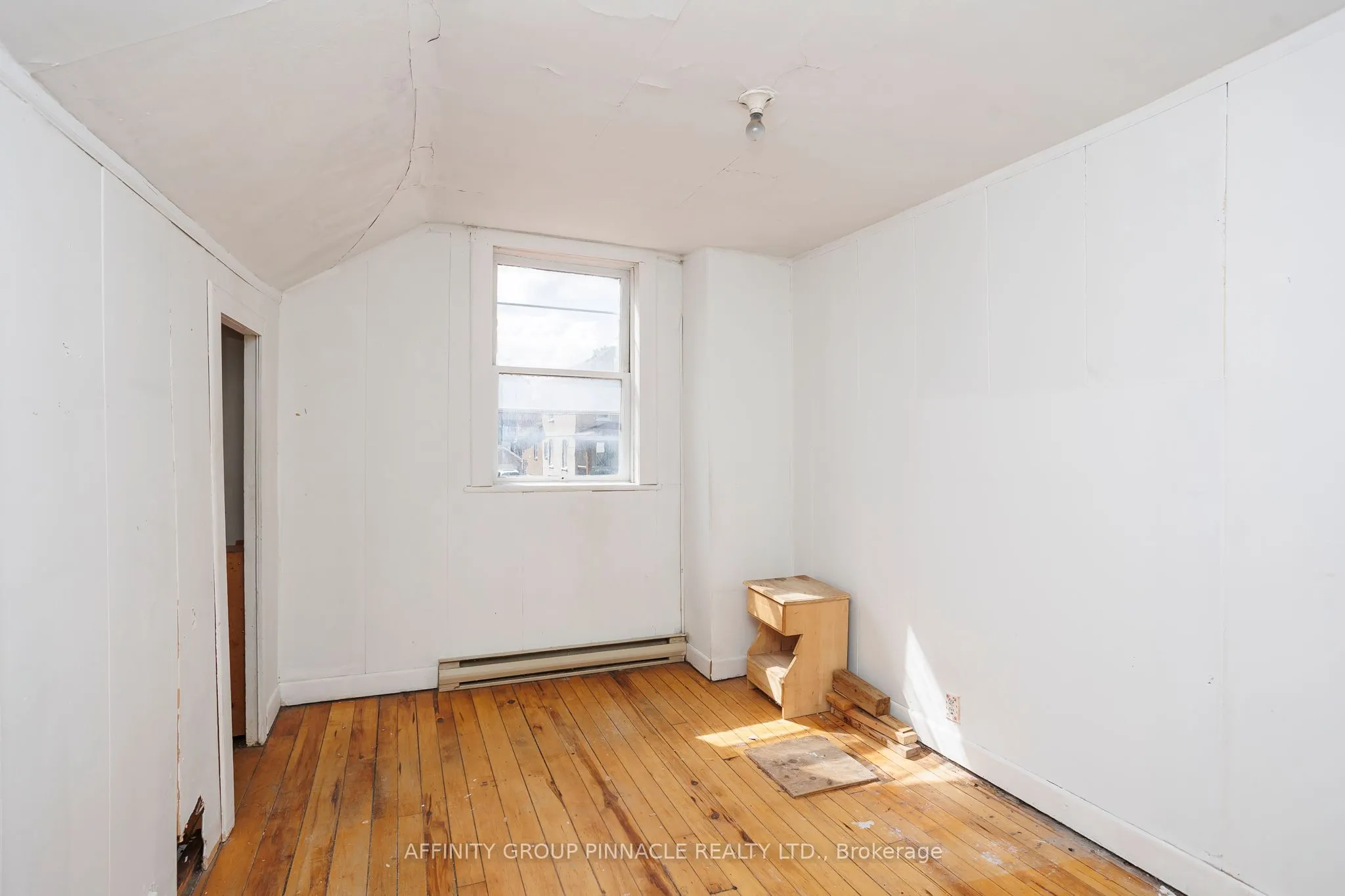 106 Russell Street W