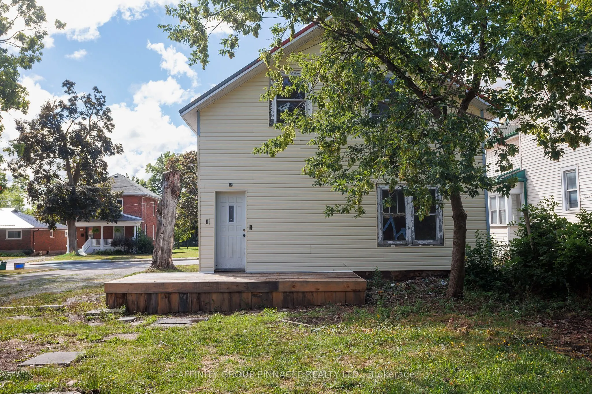 106 Russell Street W