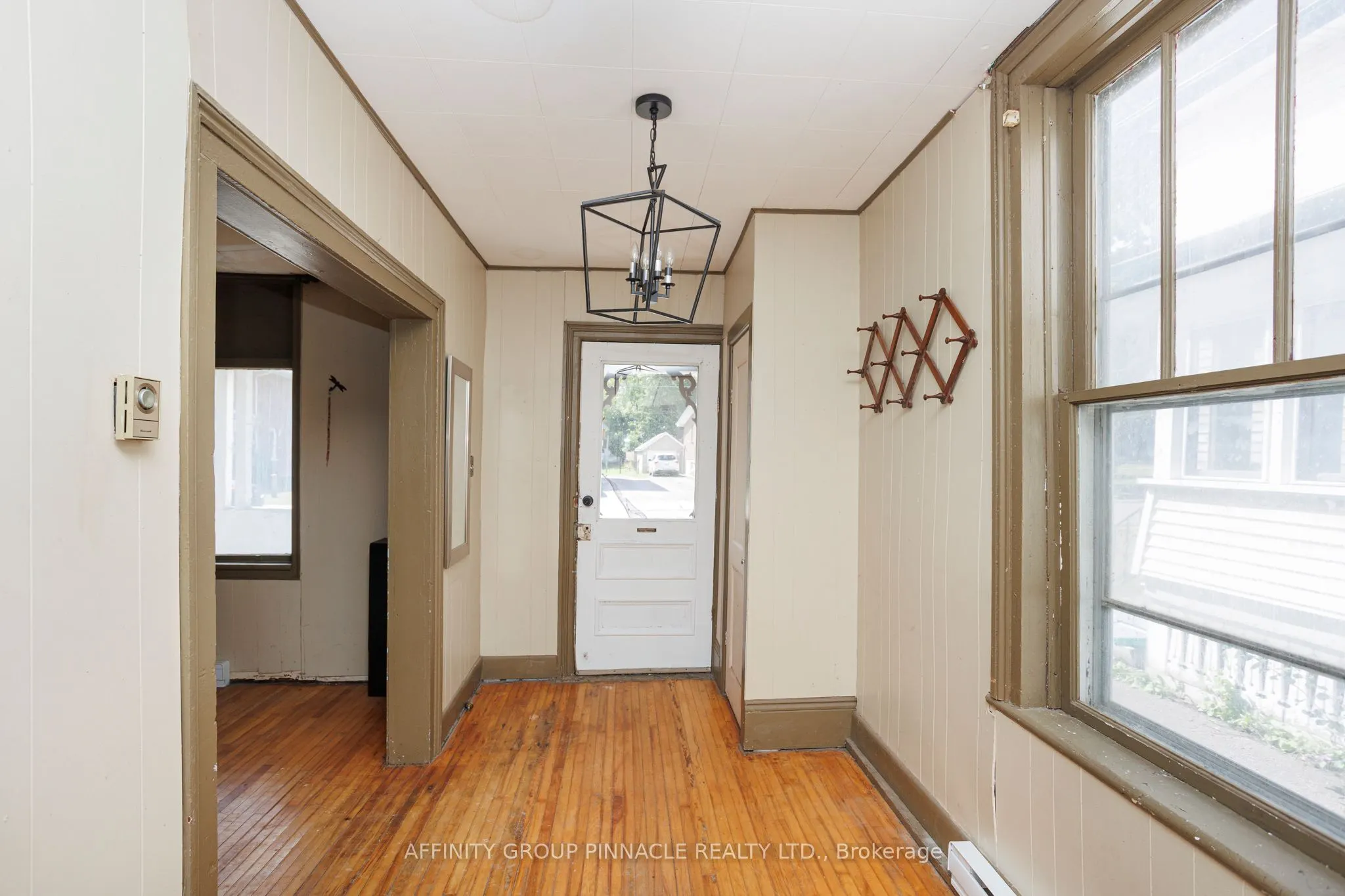 106 Russell Street W