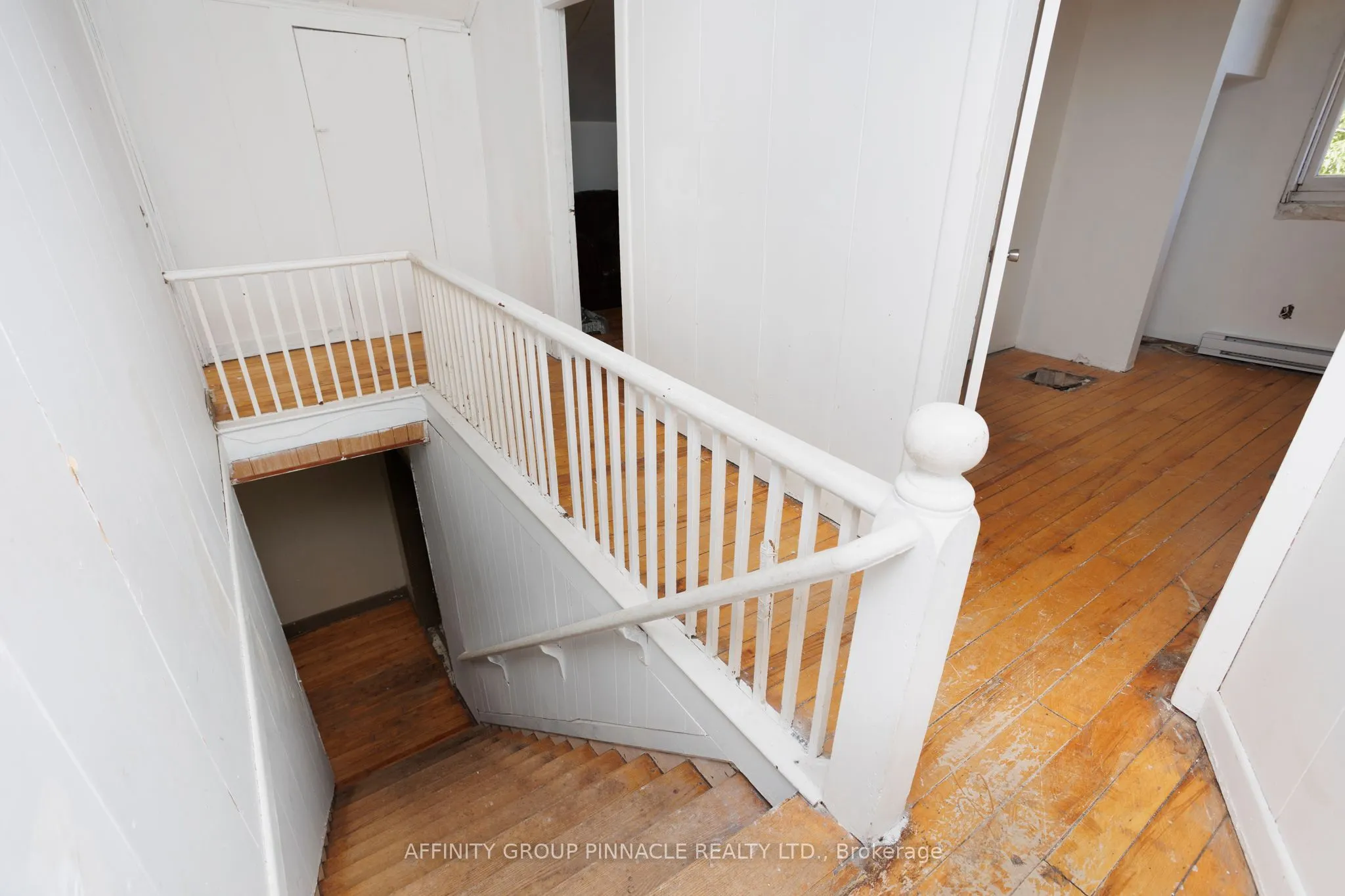 106 Russell Street W