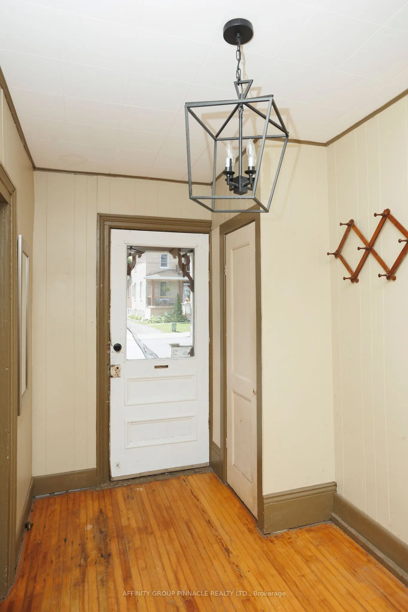 106 Russell Street W