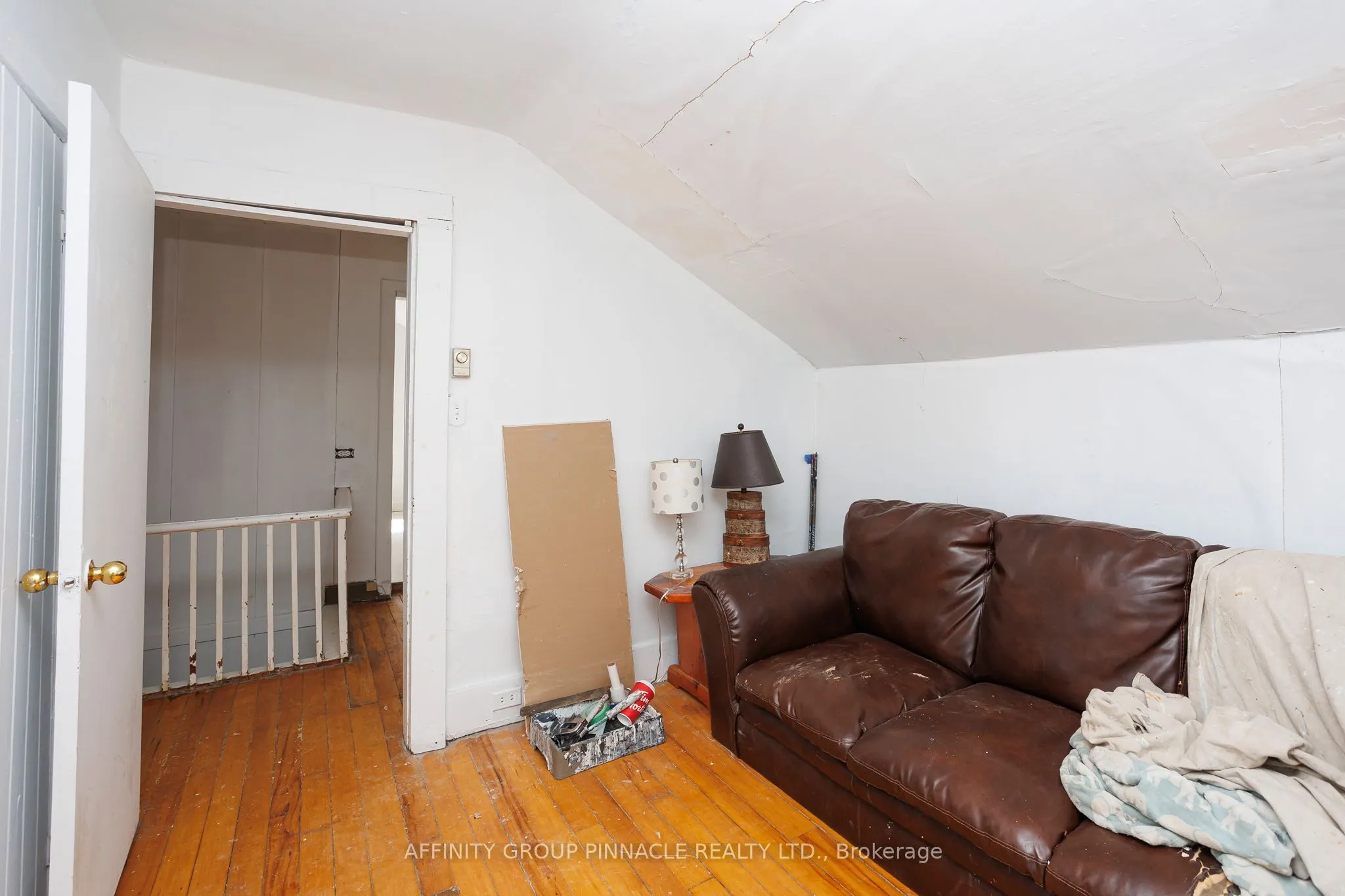 106 Russell Street W