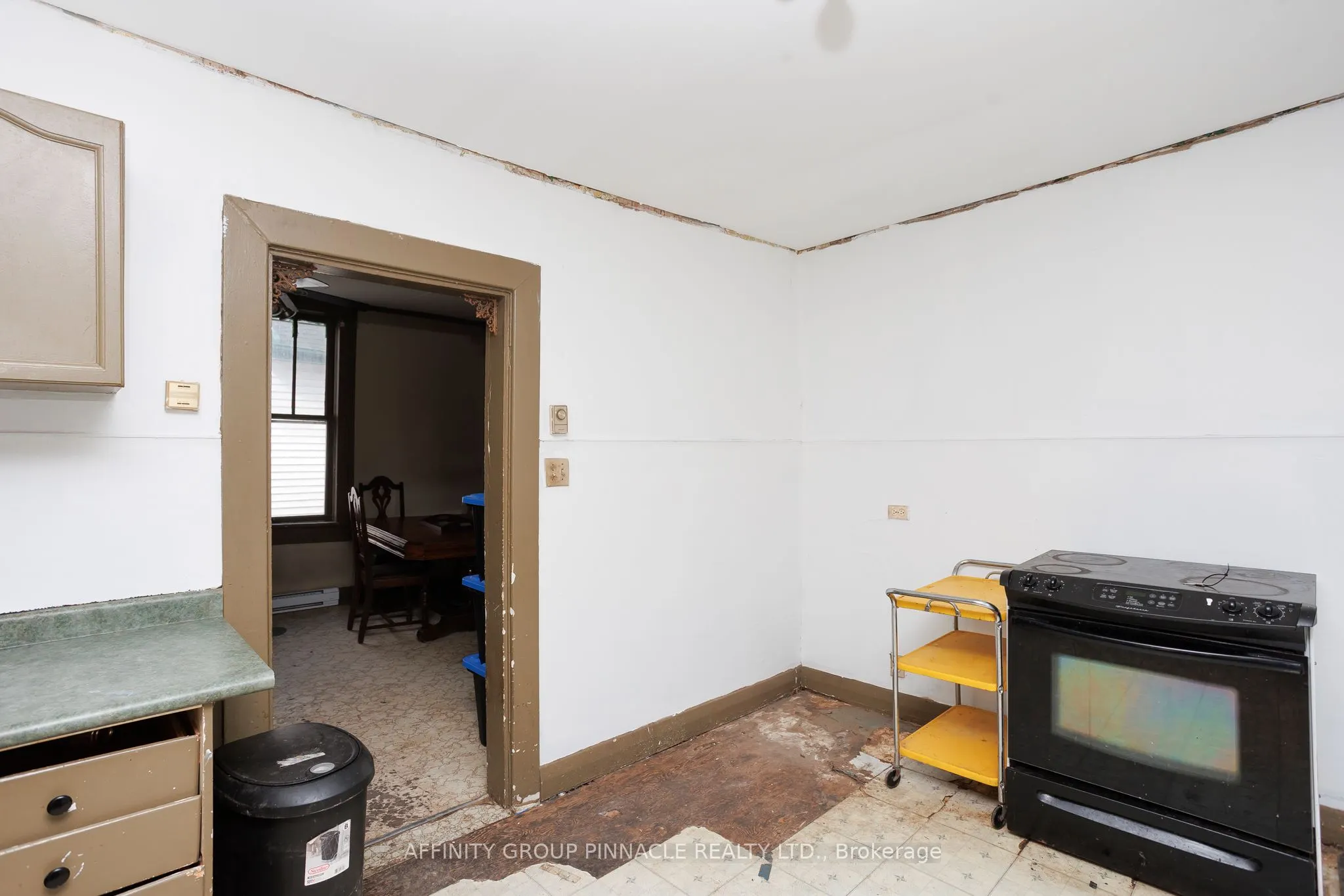 106 Russell Street W