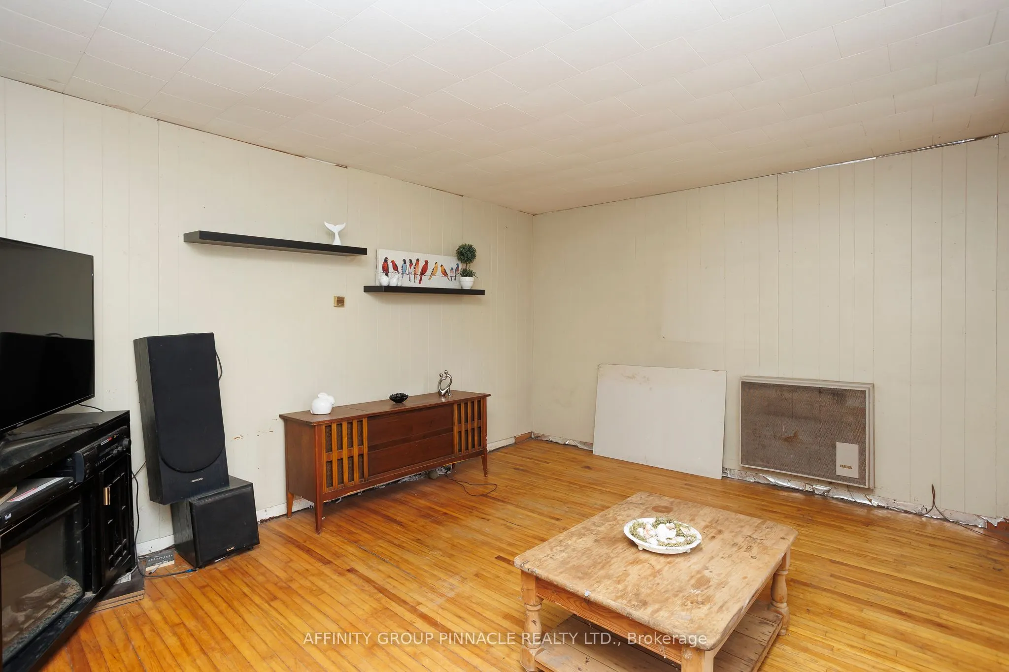 106 Russell Street W