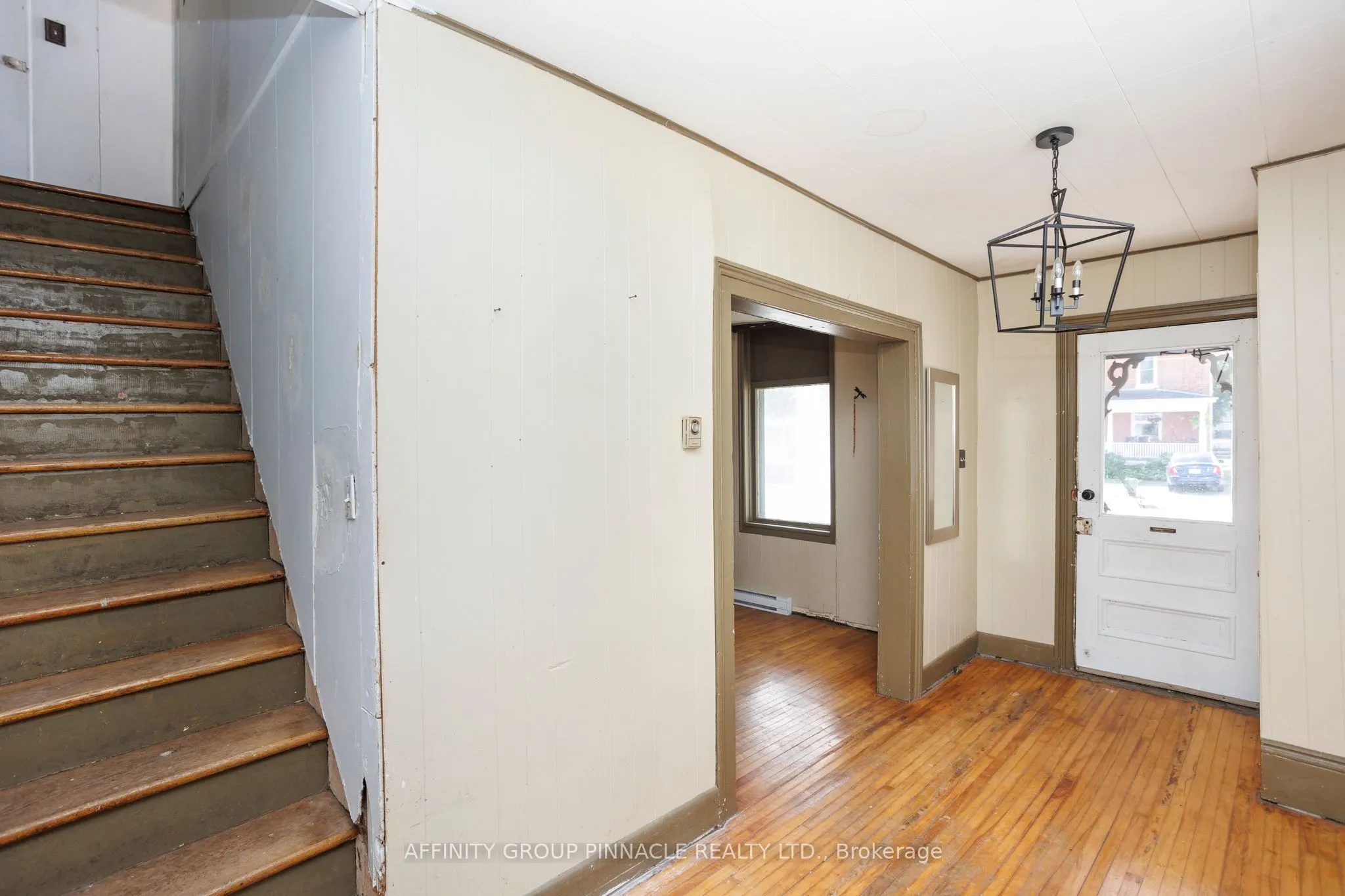 106 Russell Street W