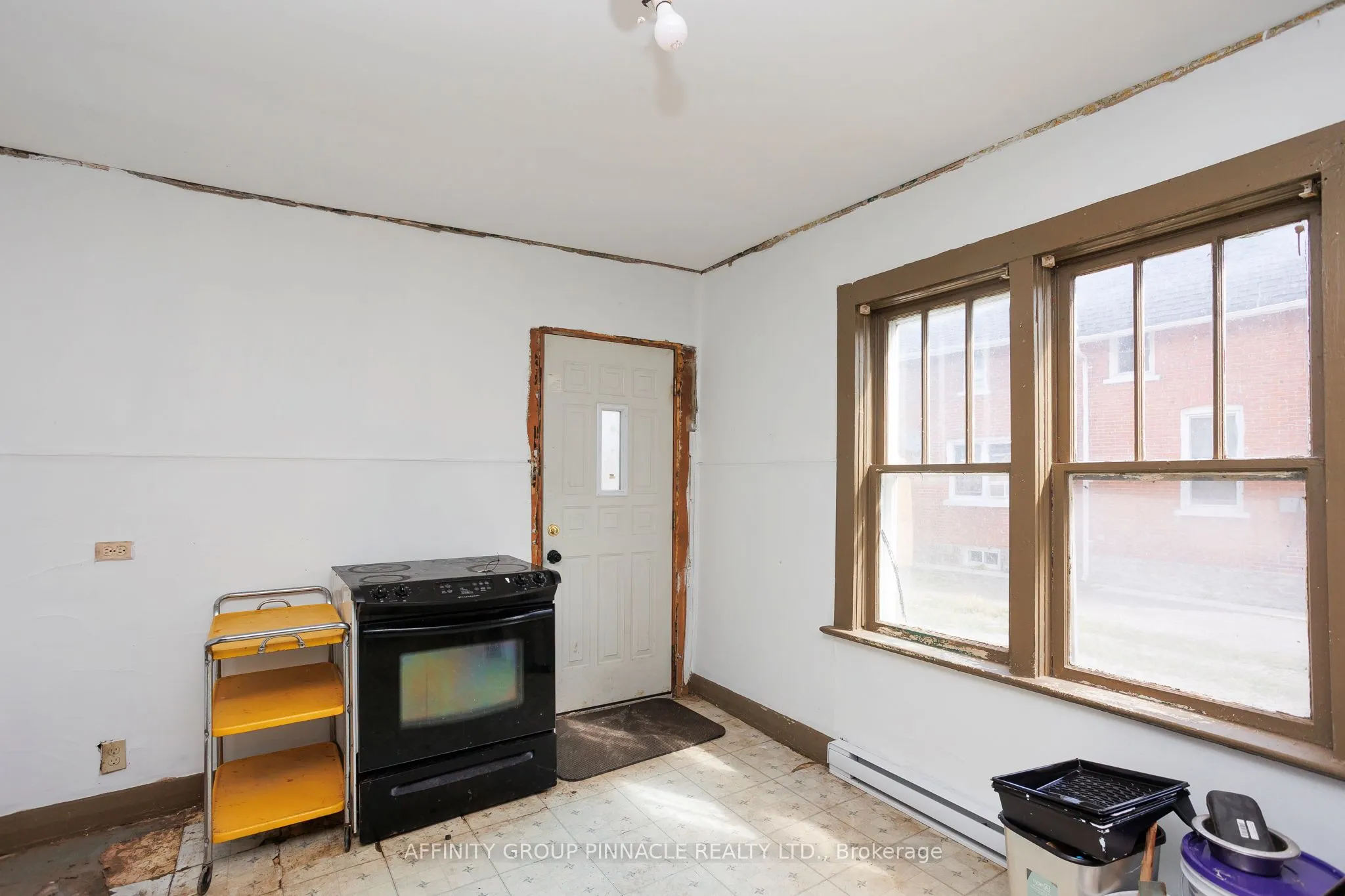 106 Russell Street W