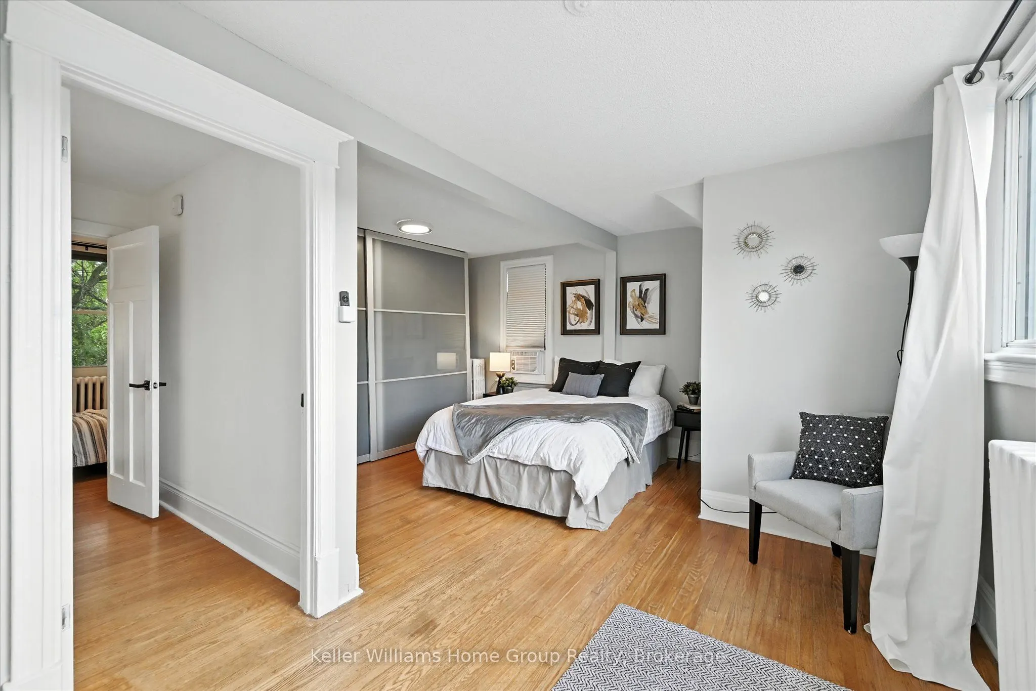 1047 Main Street E