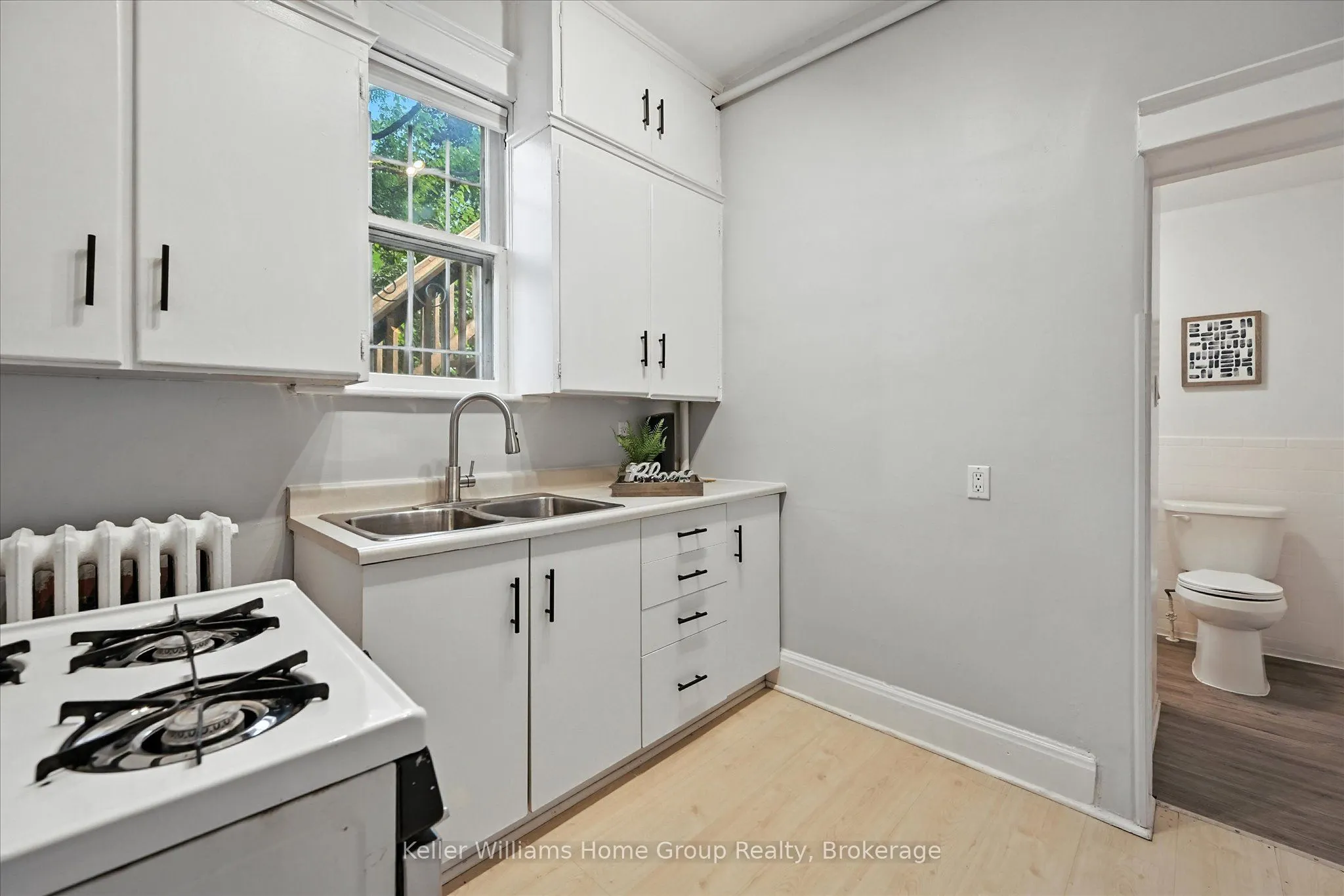 1047 Main Street E