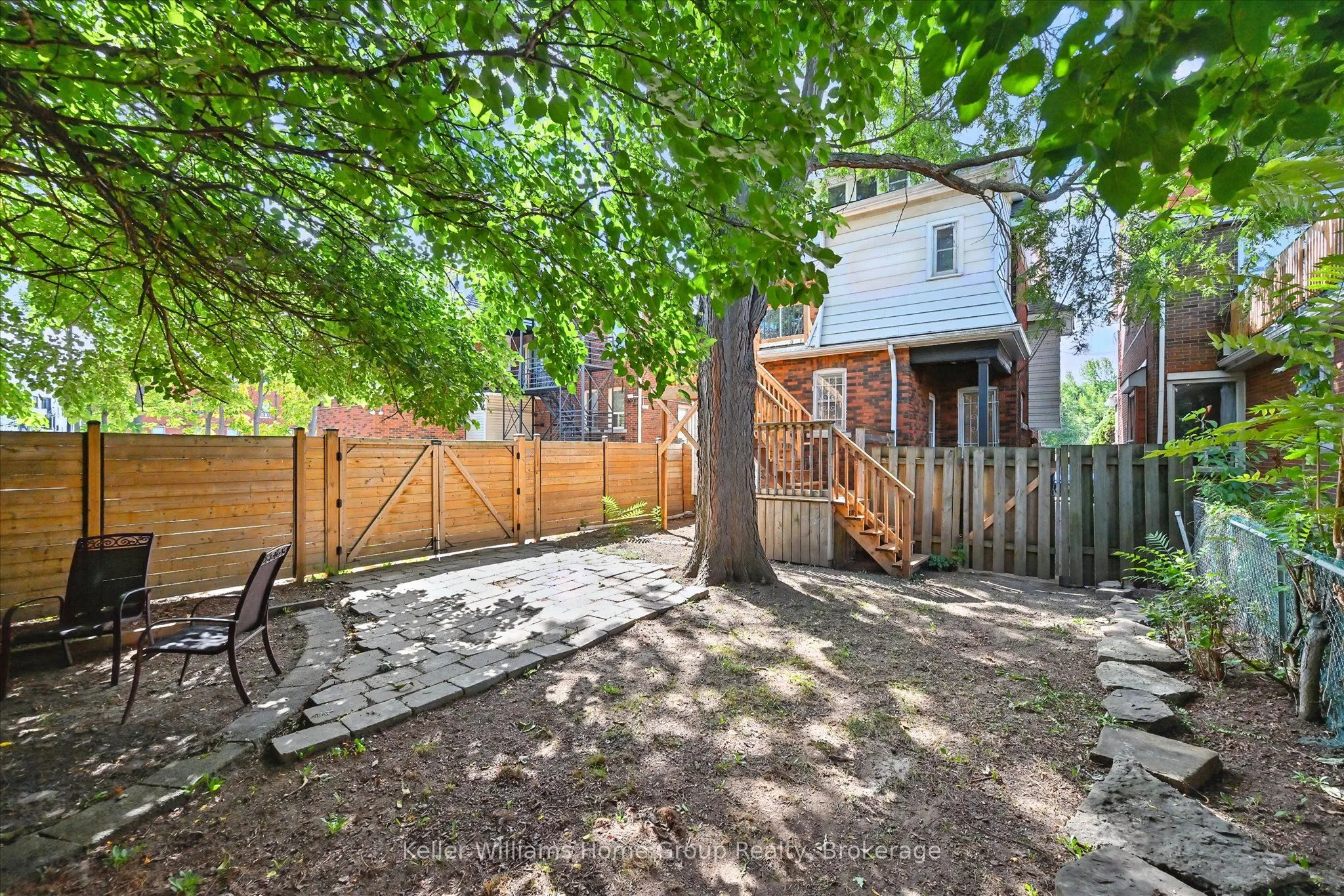 1047 Main Street E