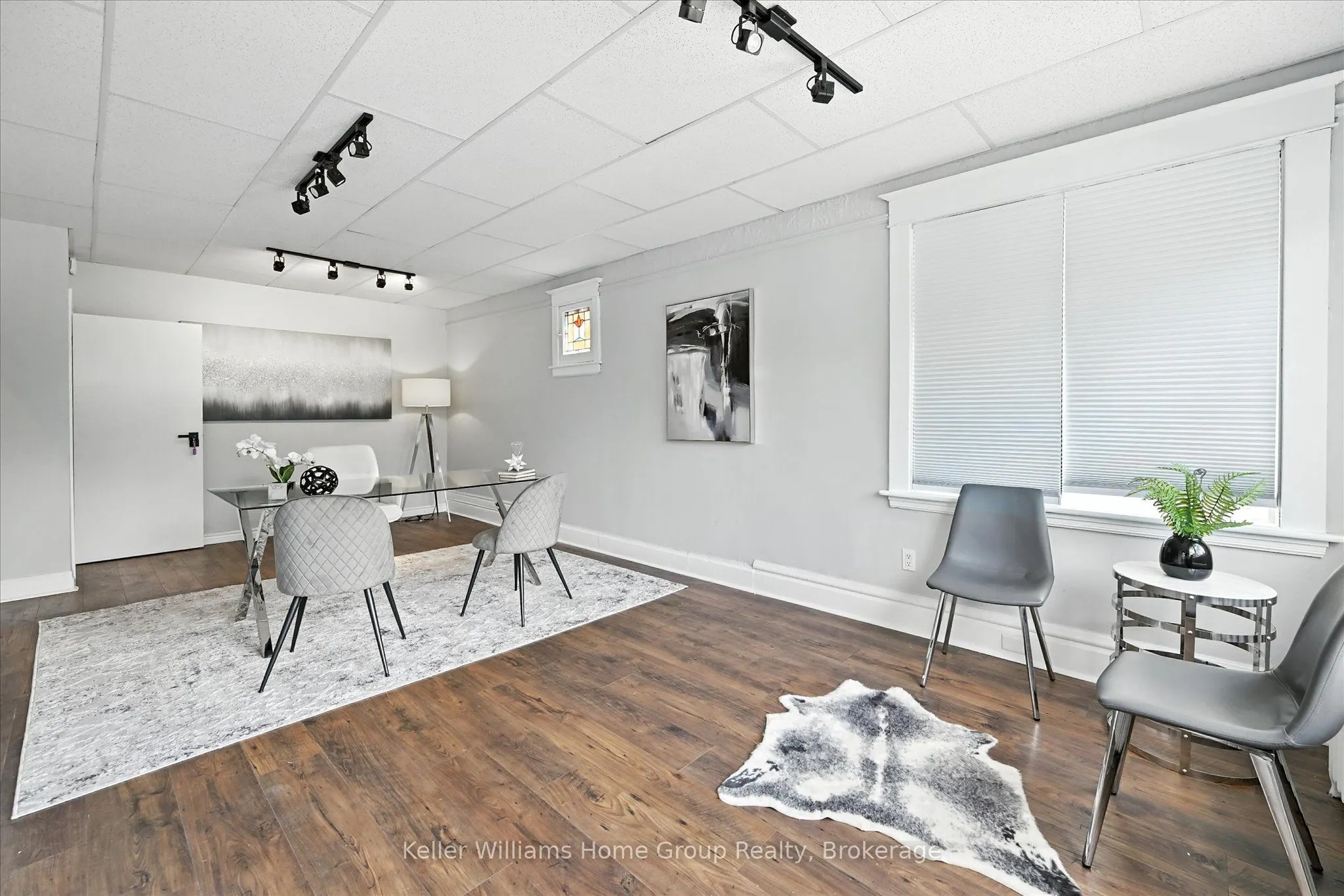 1047 Main Street E