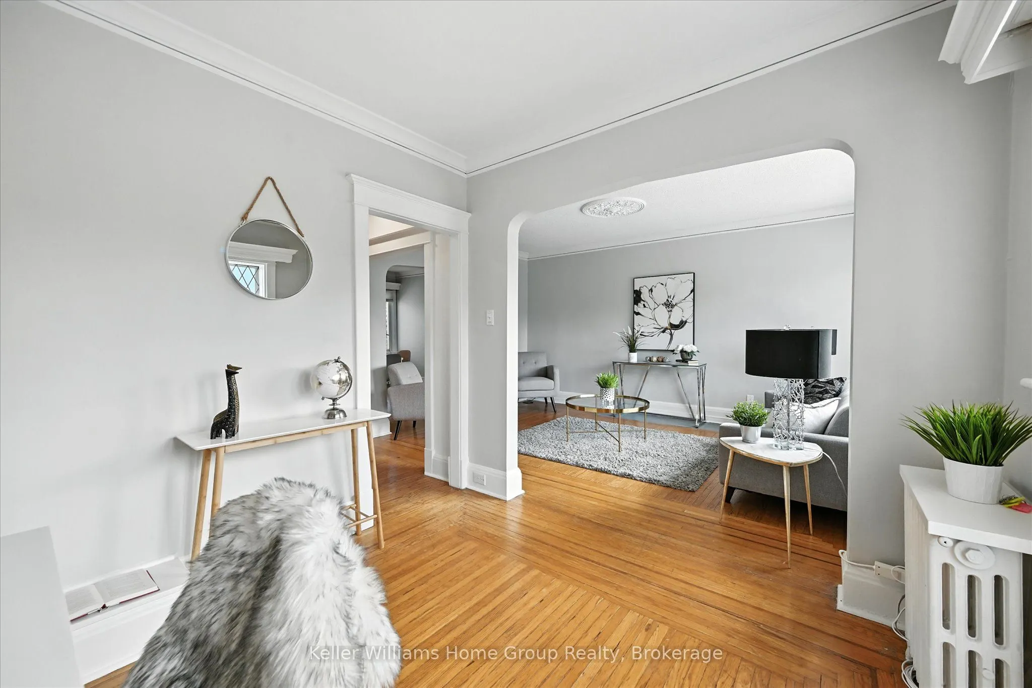 1047 Main Street E