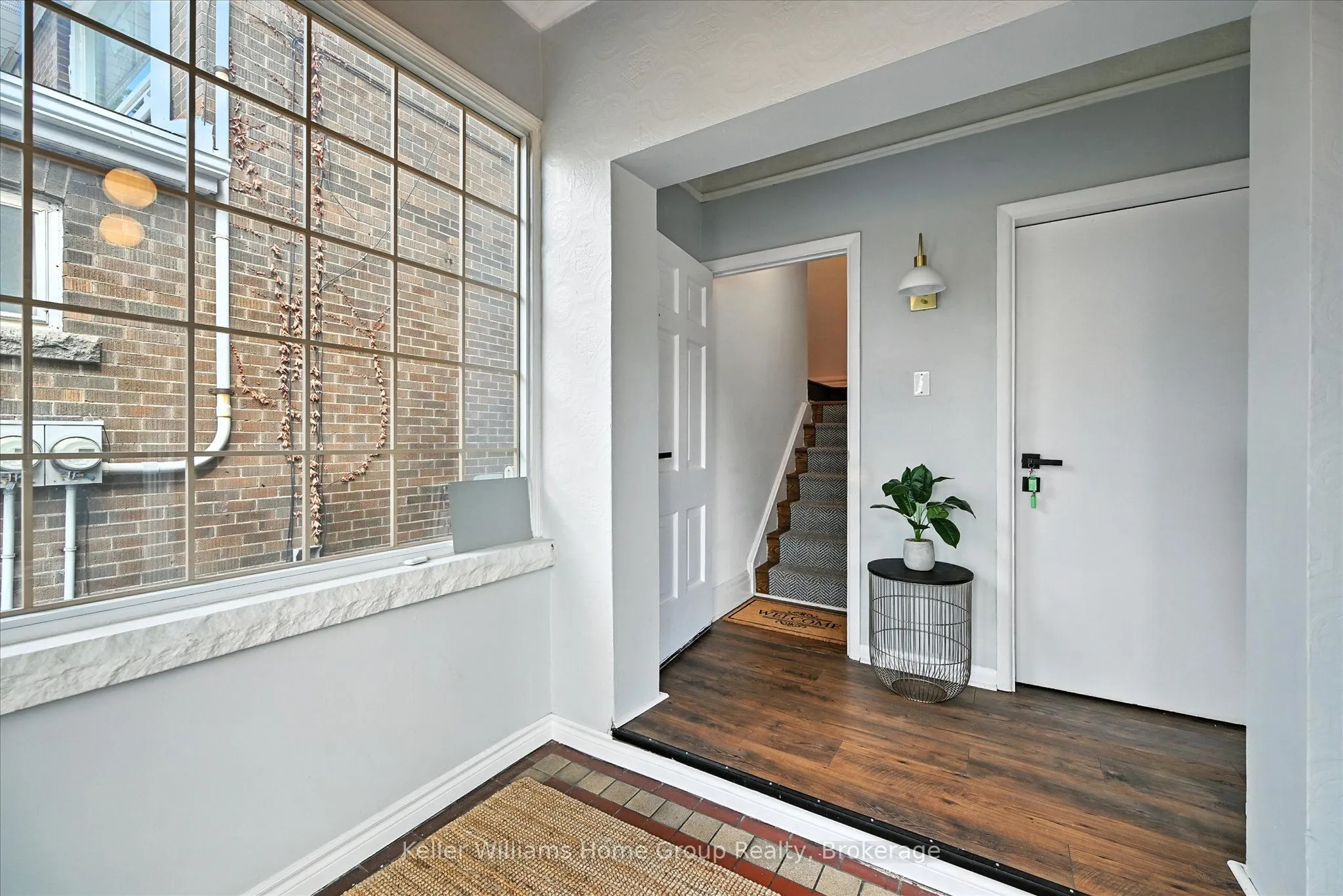 1047 Main Street E