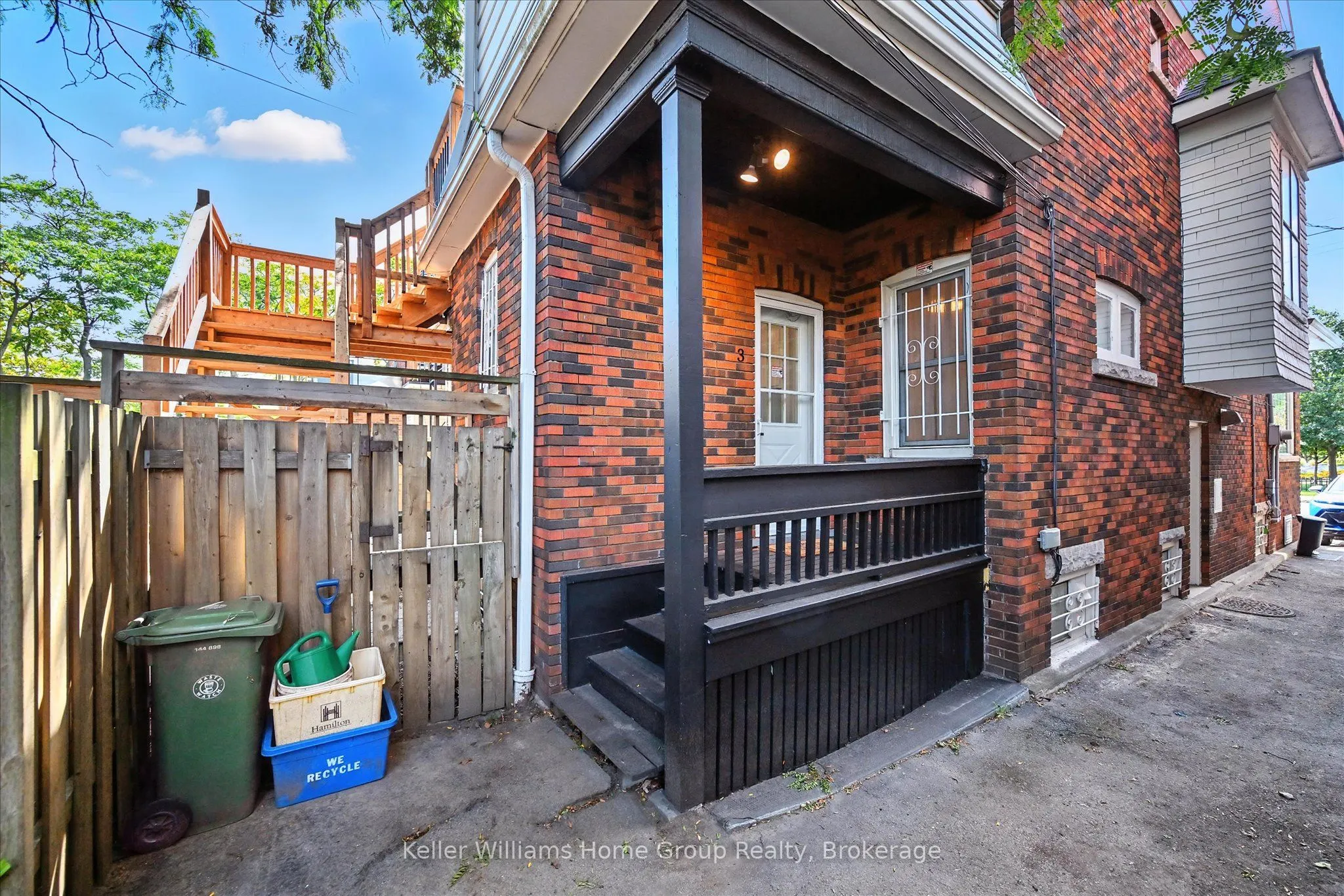 1047 Main Street E
