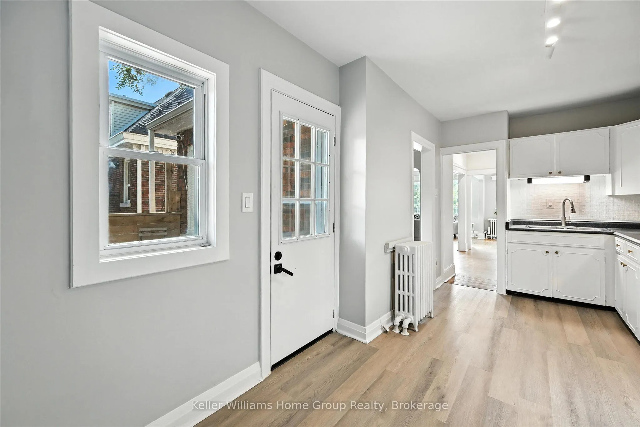 1047 Main Street E