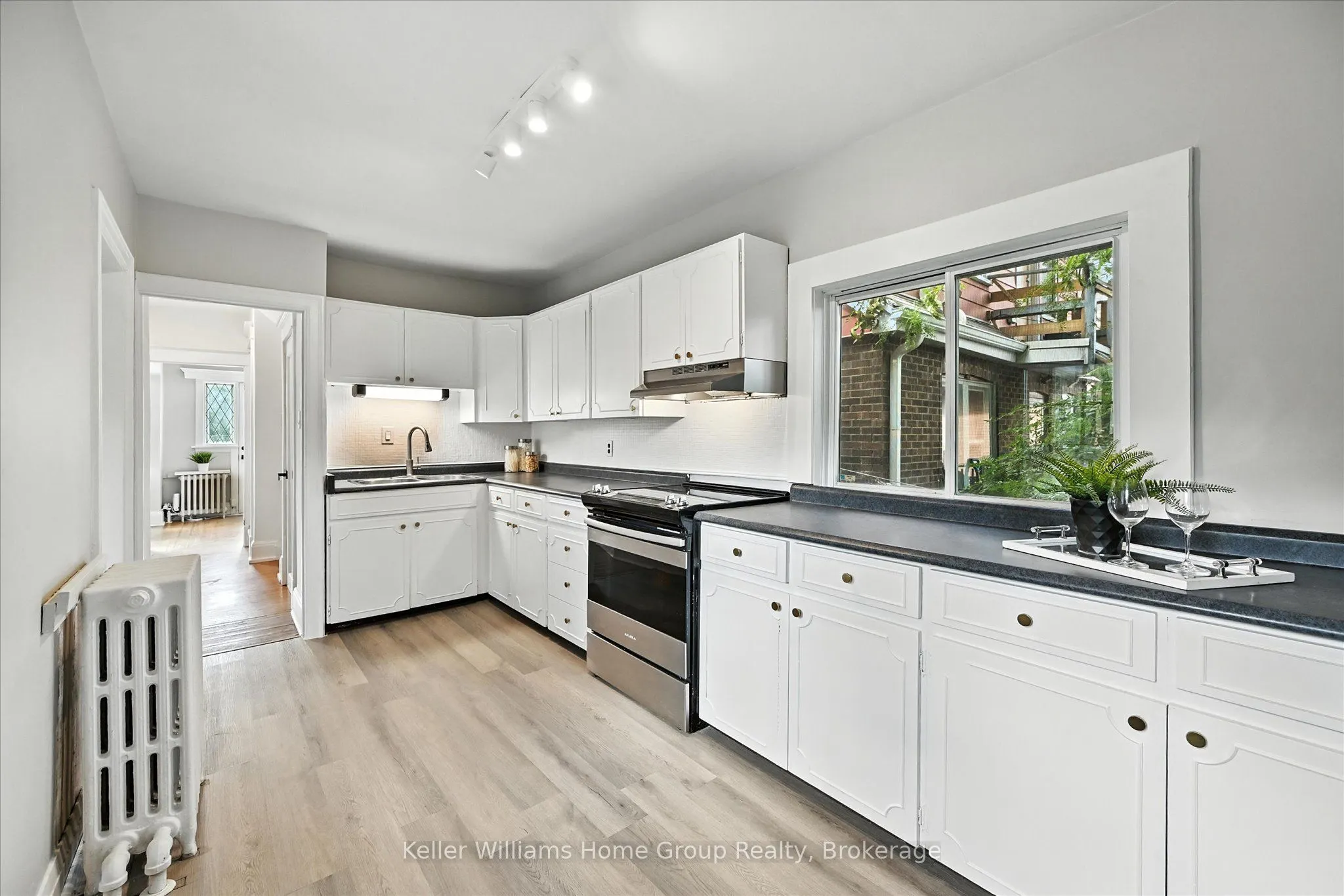 1047 Main Street E