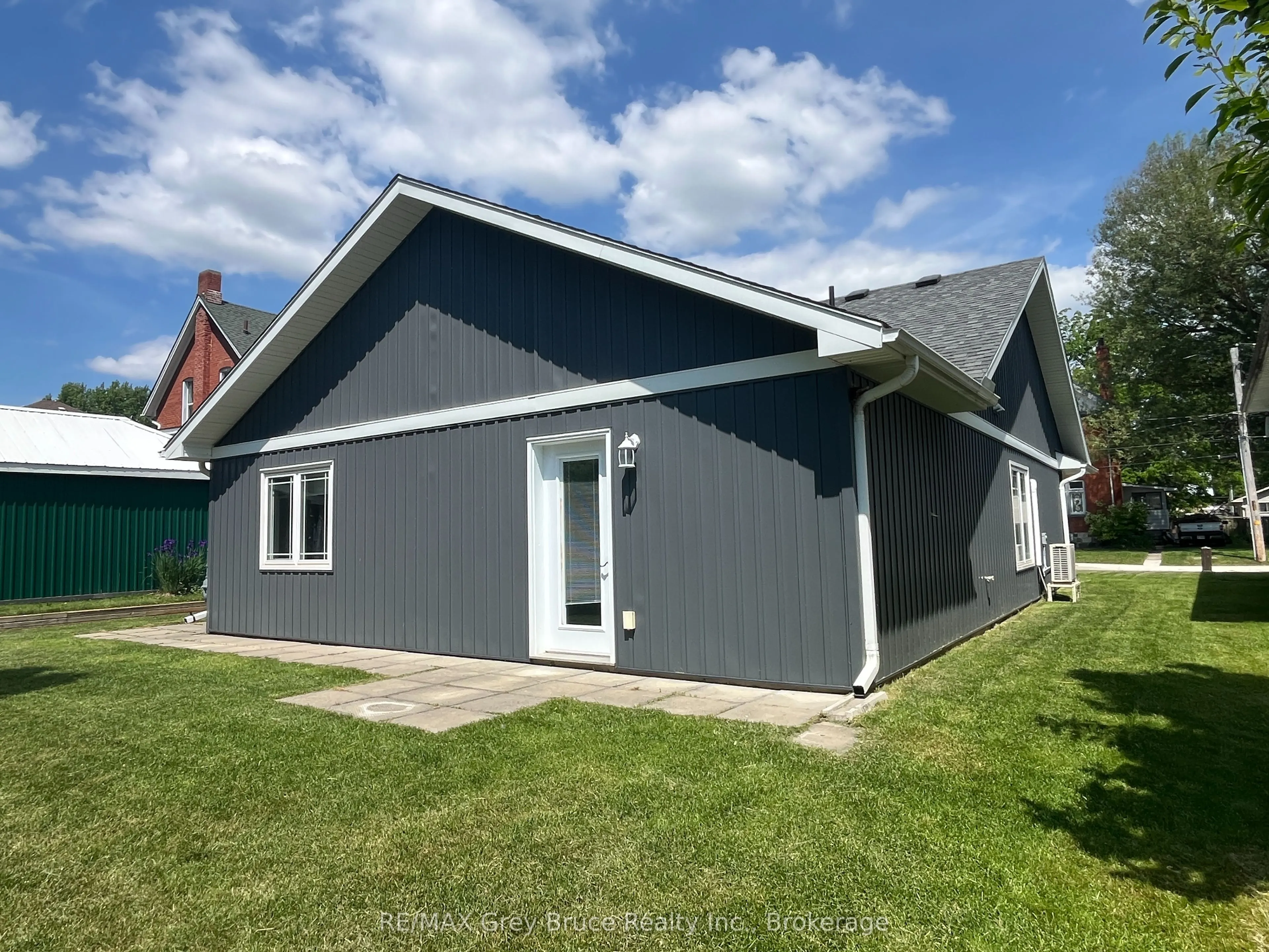 206 4th Avenue SW