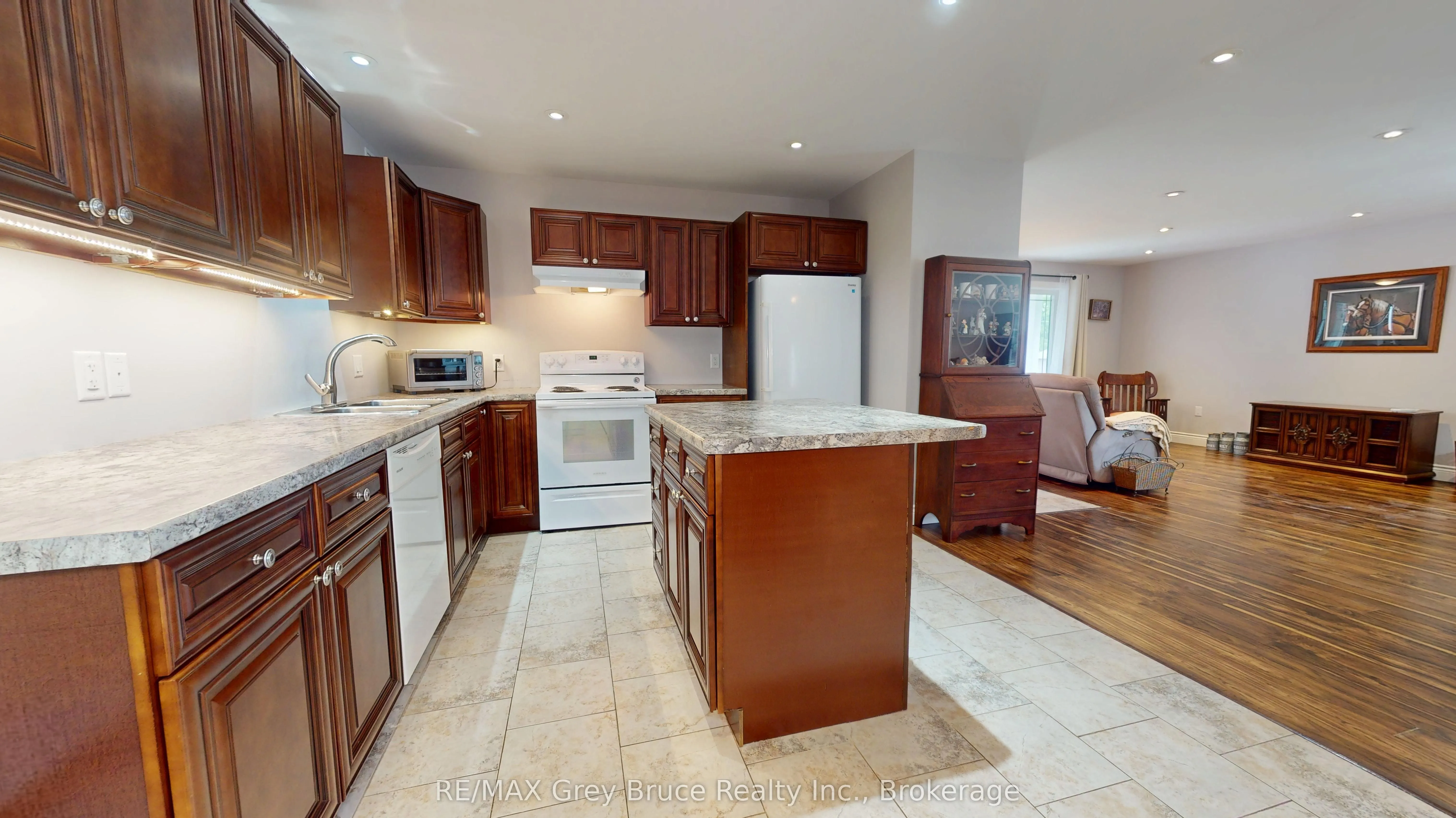 206 4th Avenue SW