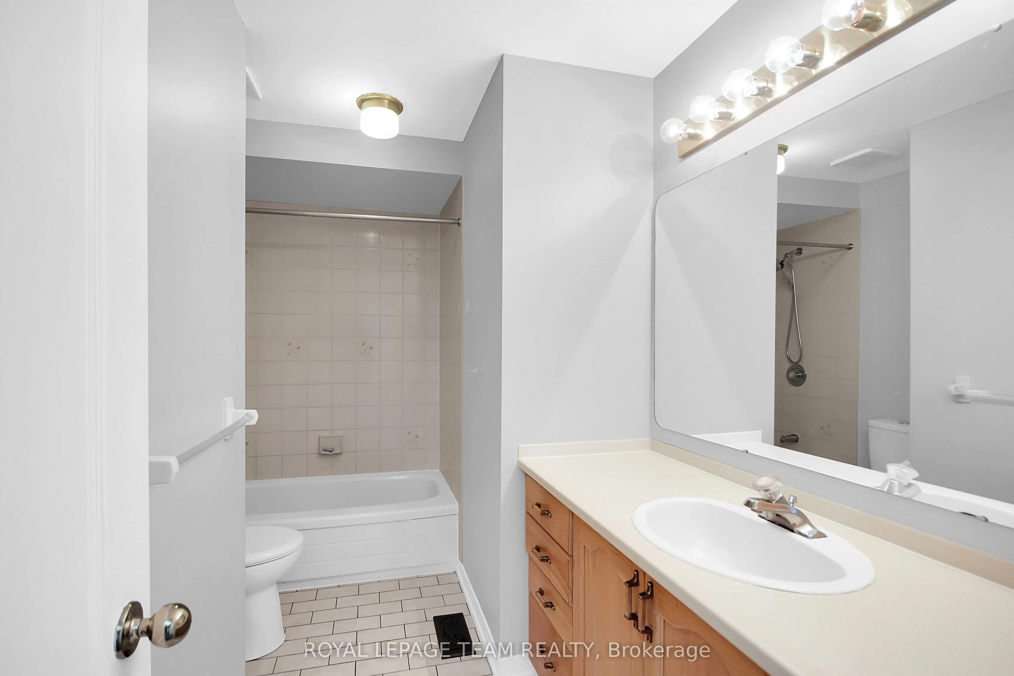 7 Wrenwood Crescent, #4