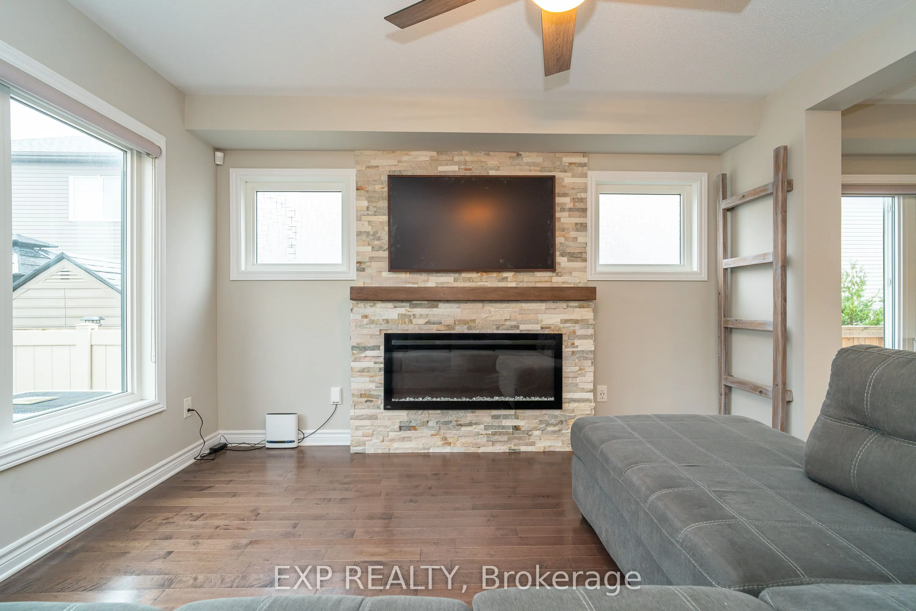 3545 Woodroffe Avenue