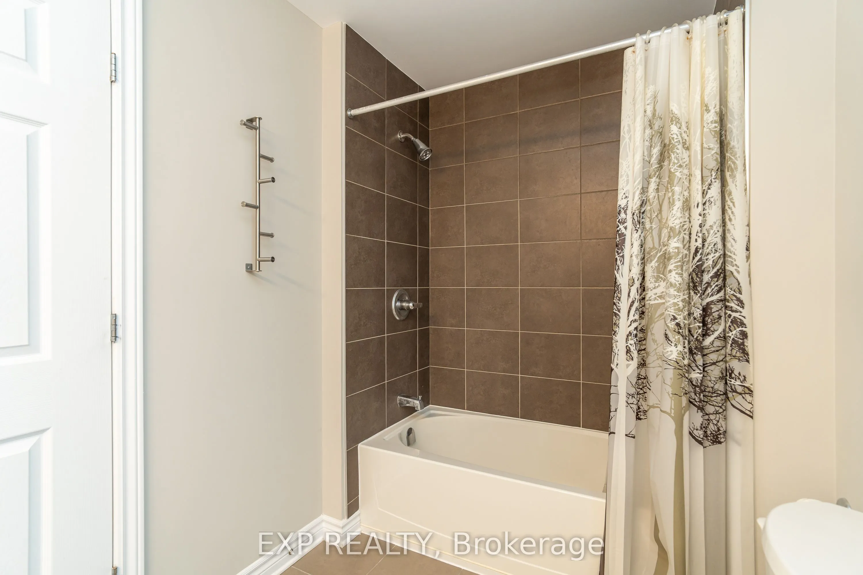 3545 Woodroffe Avenue