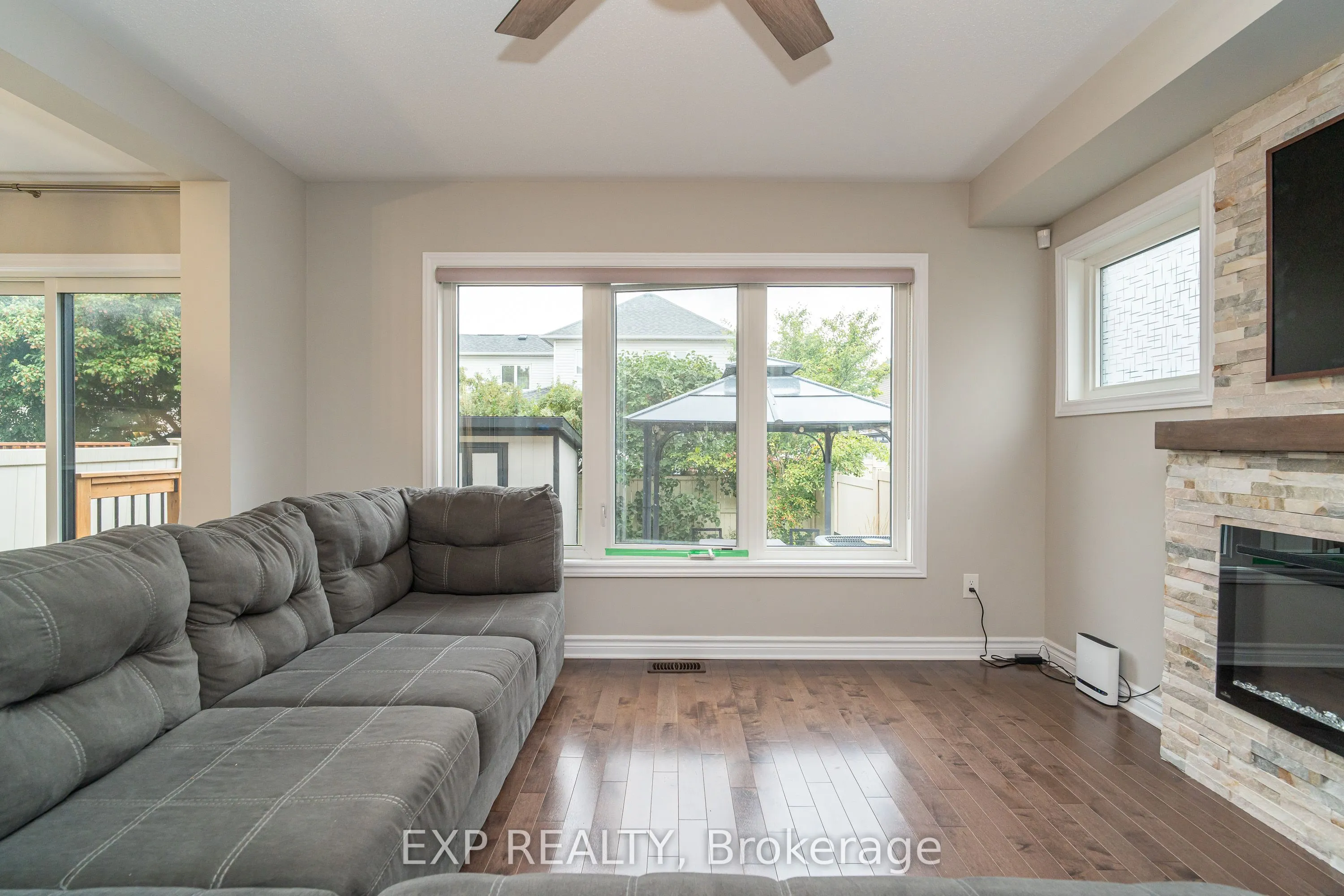3545 Woodroffe Avenue