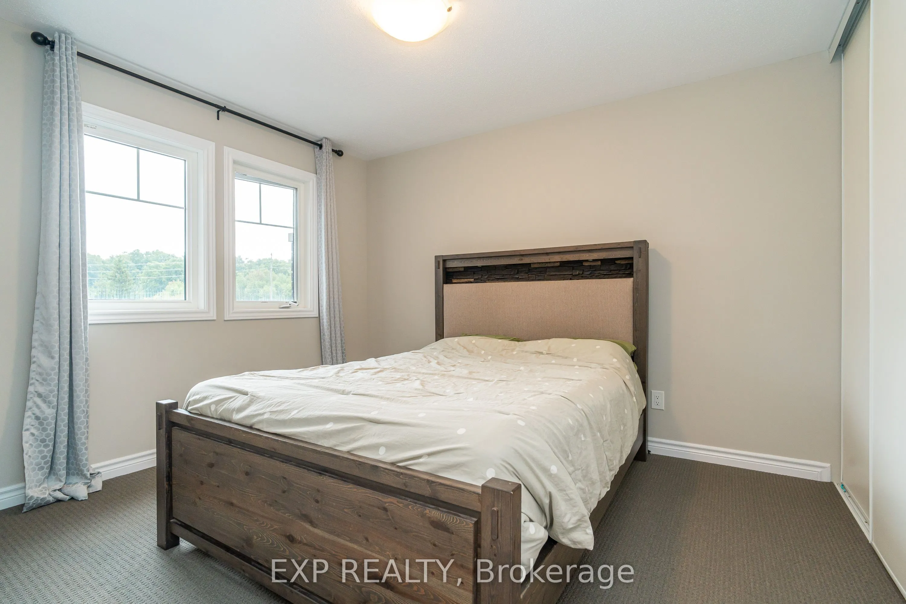 3545 Woodroffe Avenue