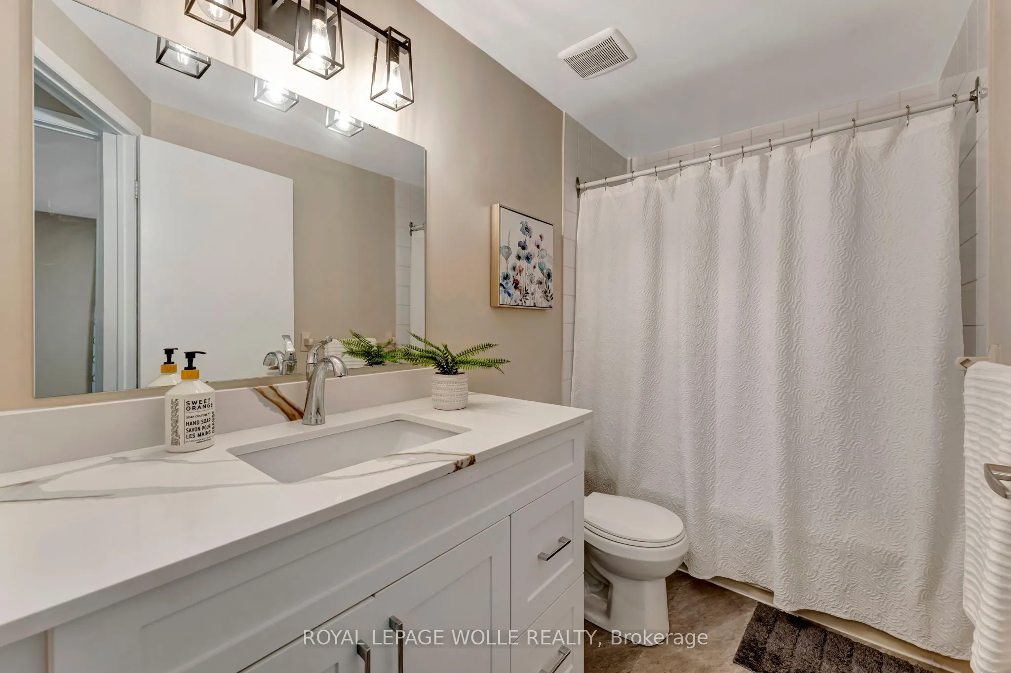 476 Kingscourt Drive, #19