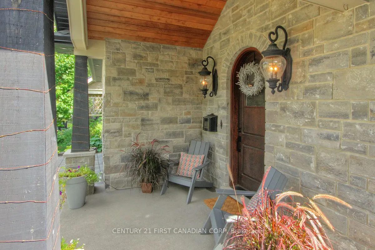 171 TECUMSEH Avenue E