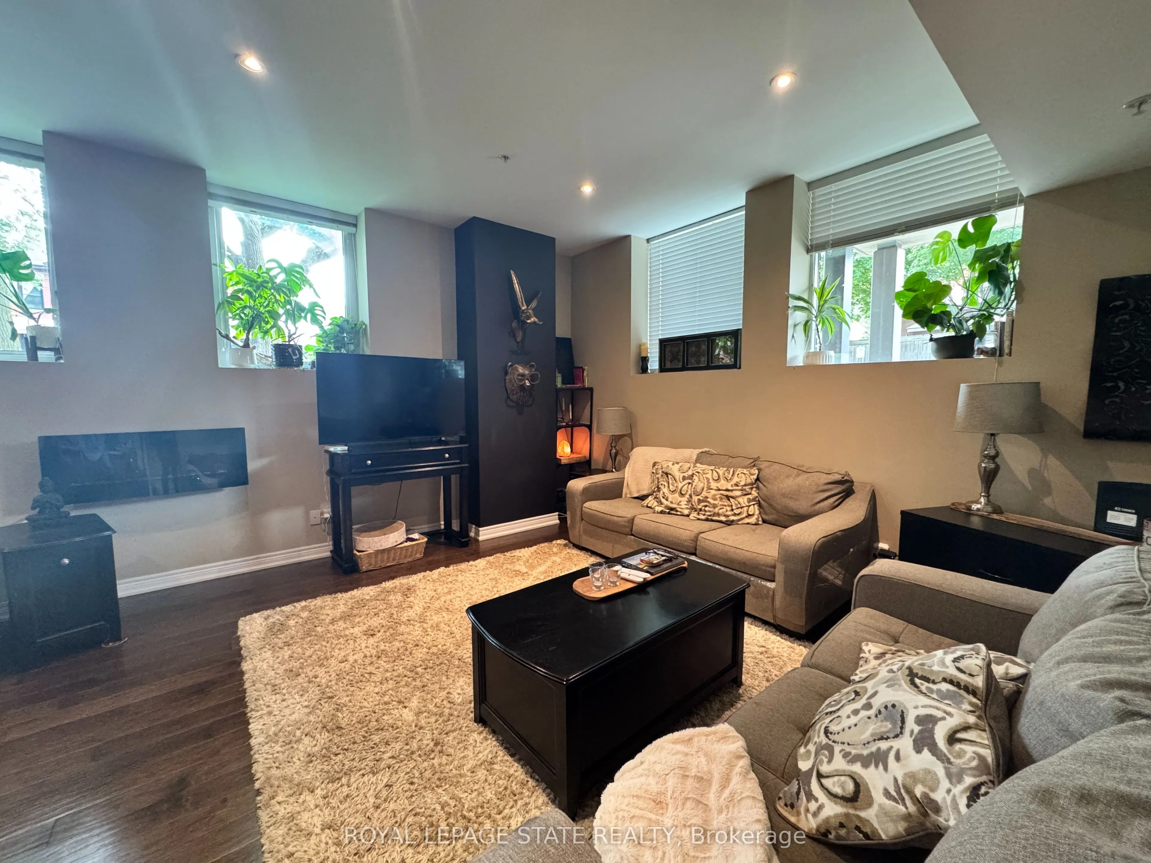 50 Murray Street W, #104