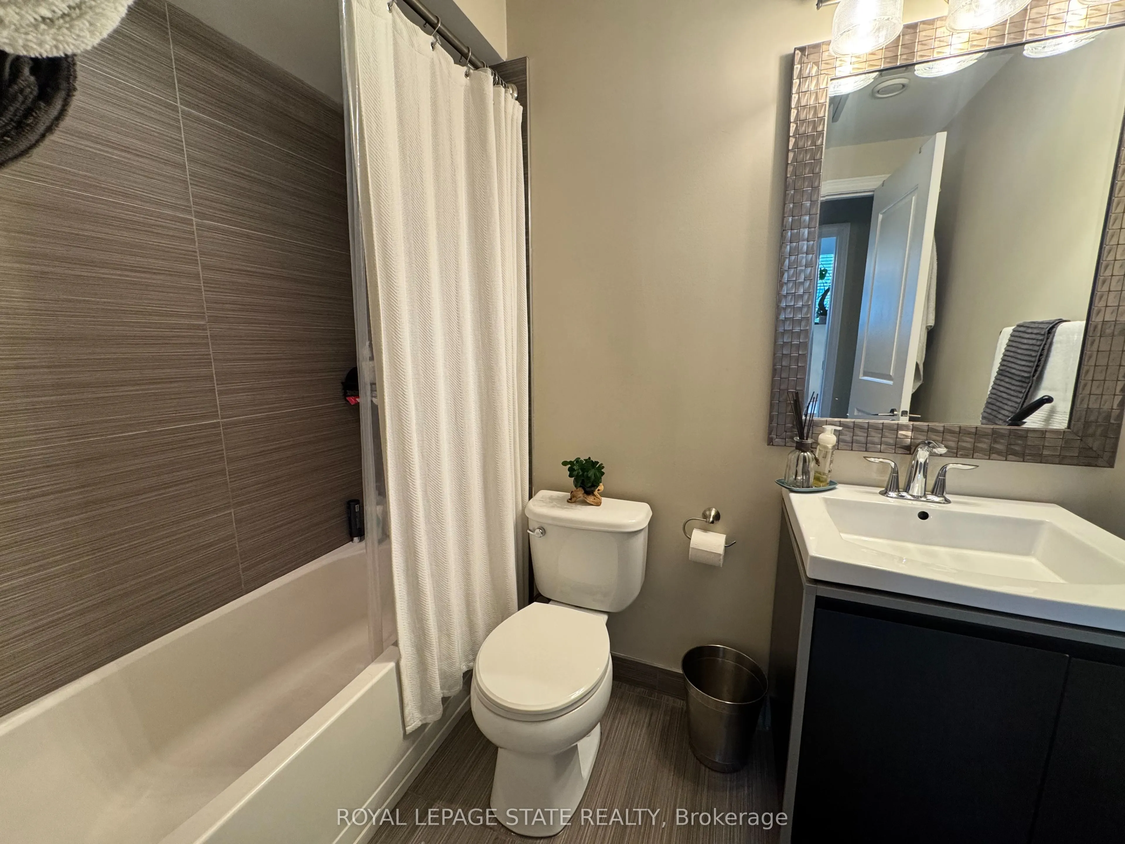50 Murray Street W, #104