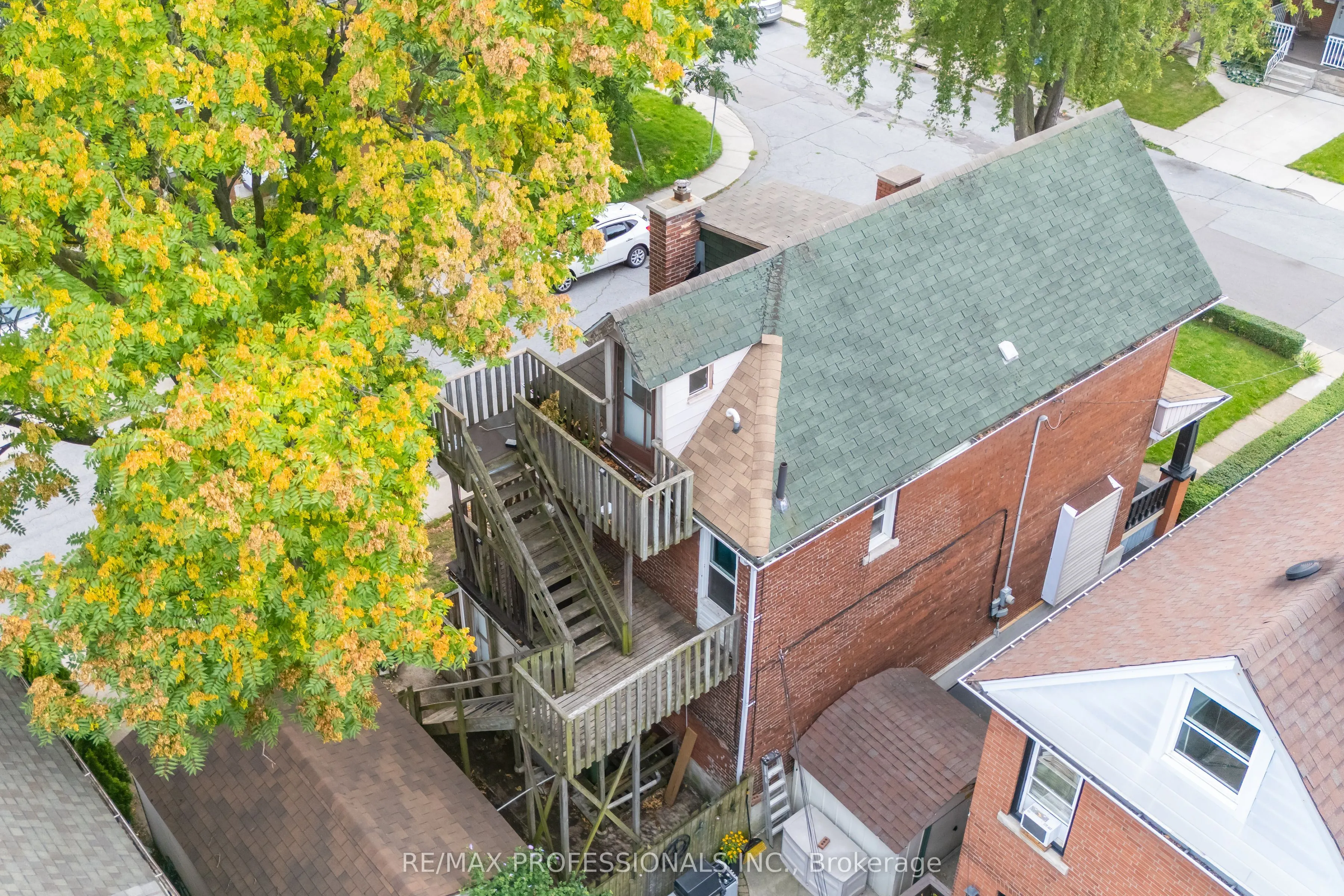 129 Balsam Avenue S