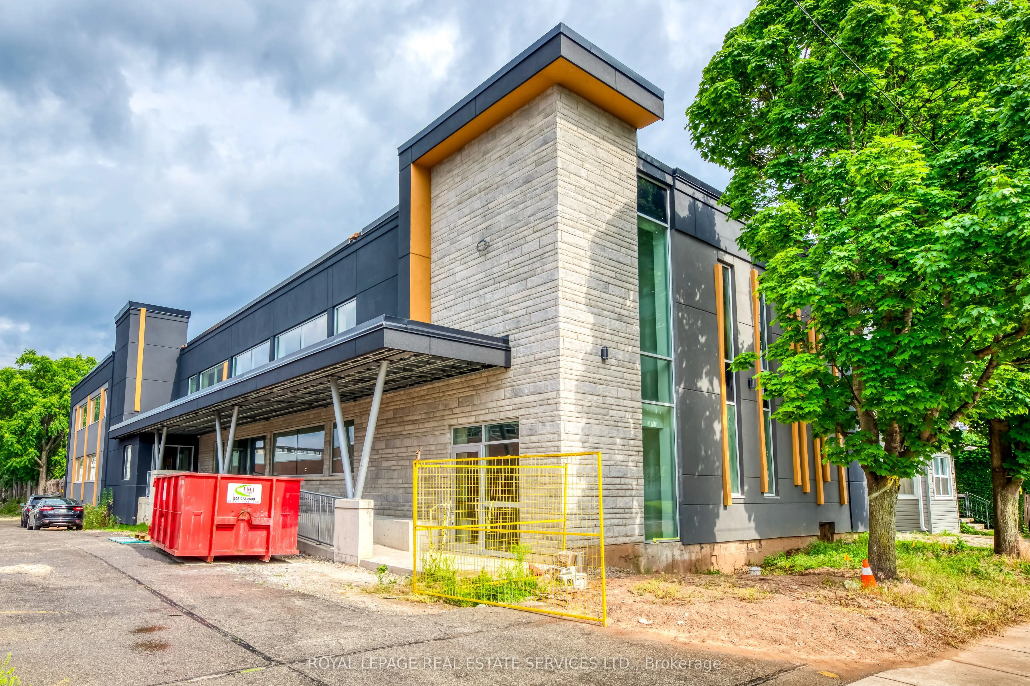 401 Victoria Avenue N, #101