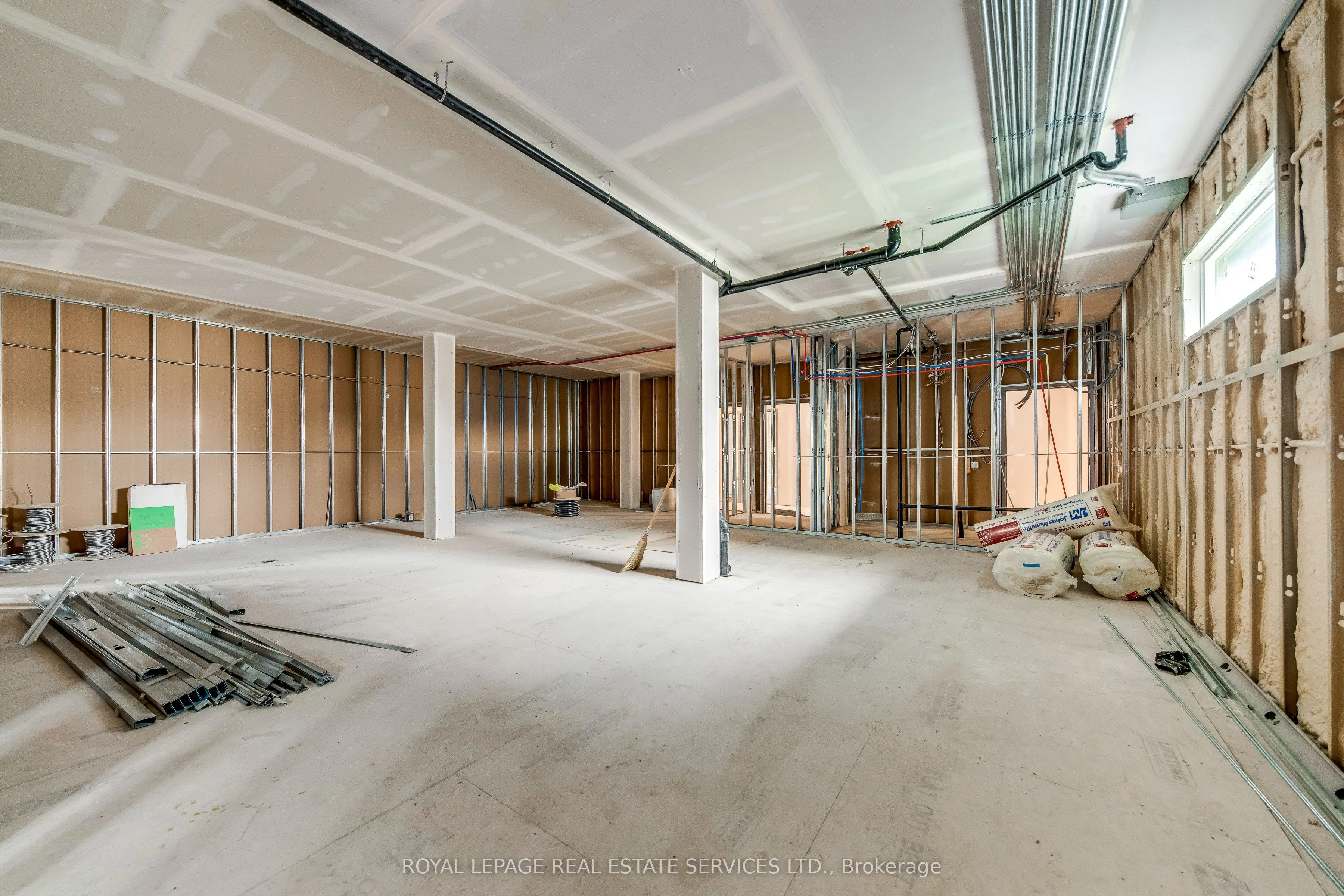 401 Victoria Avenue N, #101
