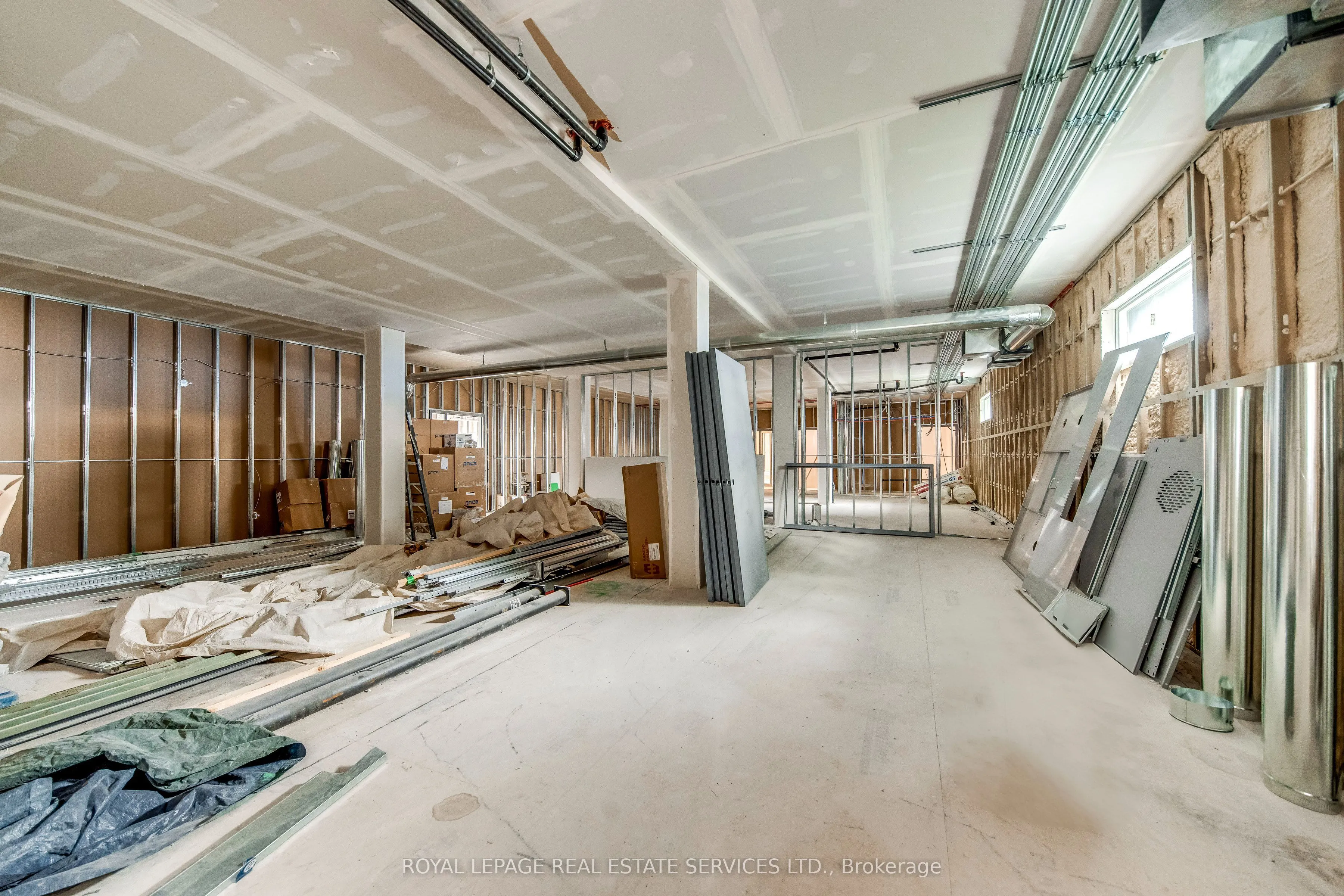 401 Victoria Avenue N, #101