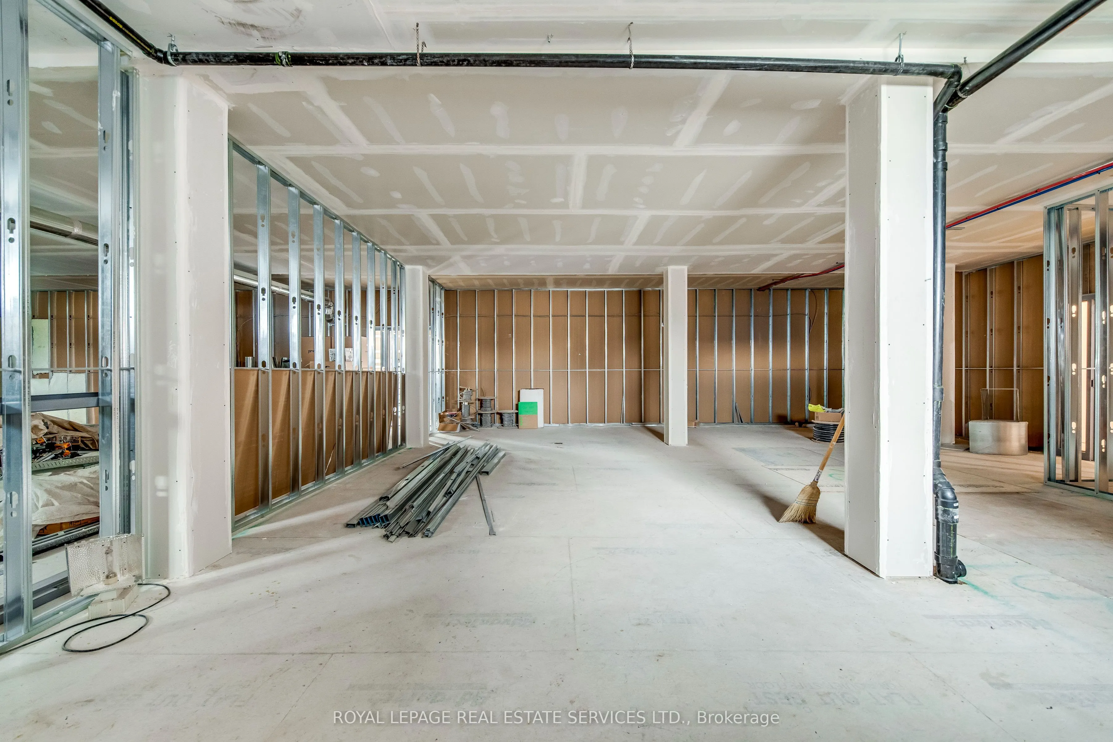 401 Victoria Avenue N, #200