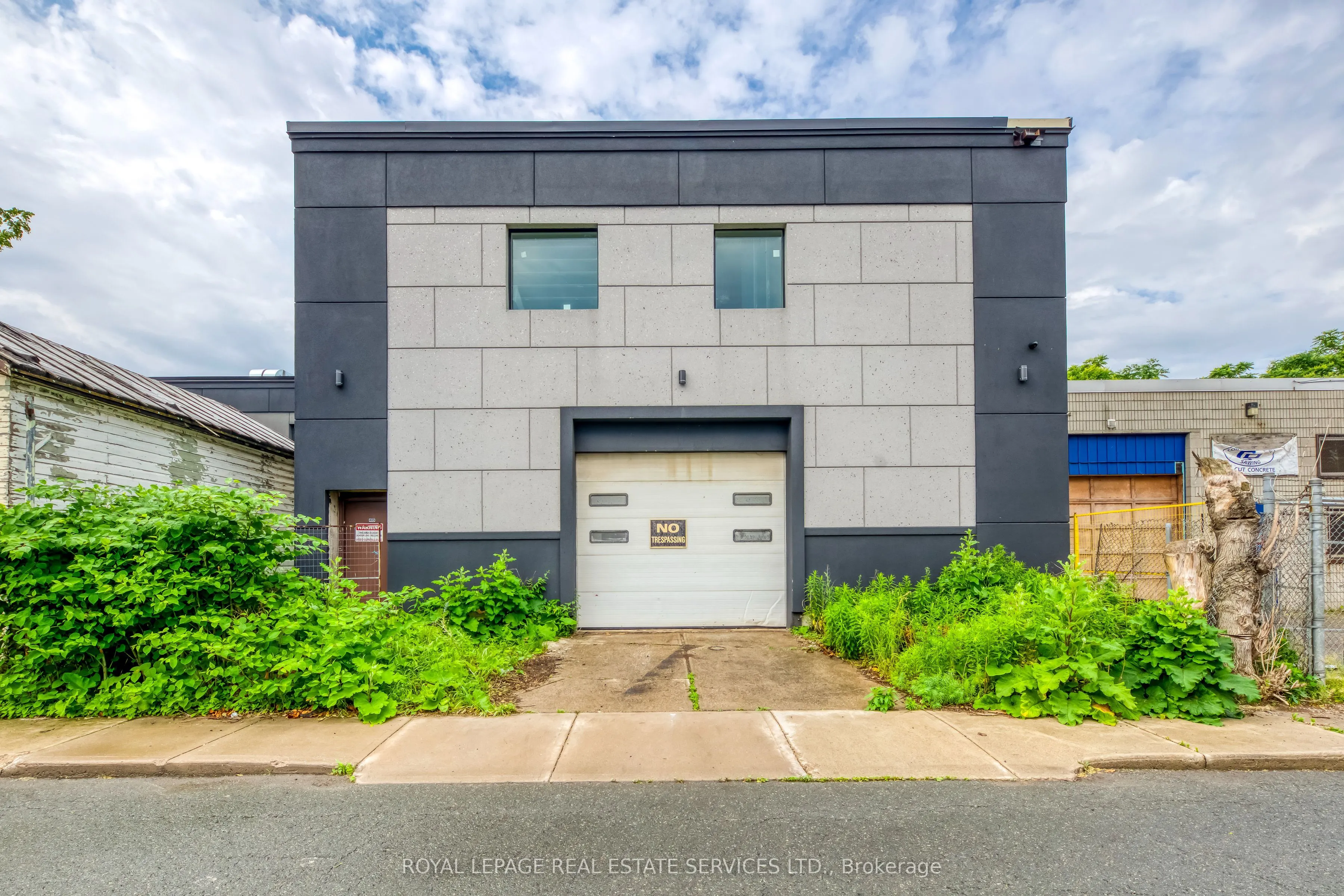 401 Victoria Avenue N, #105